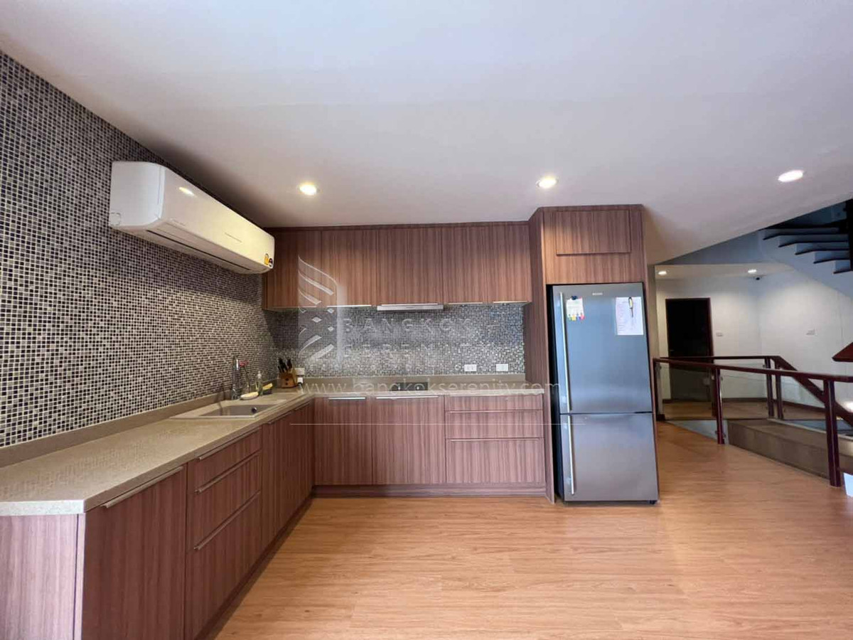 For RentHousePattanakan, Srinakarin : House for rent at Panya Pattanakarn