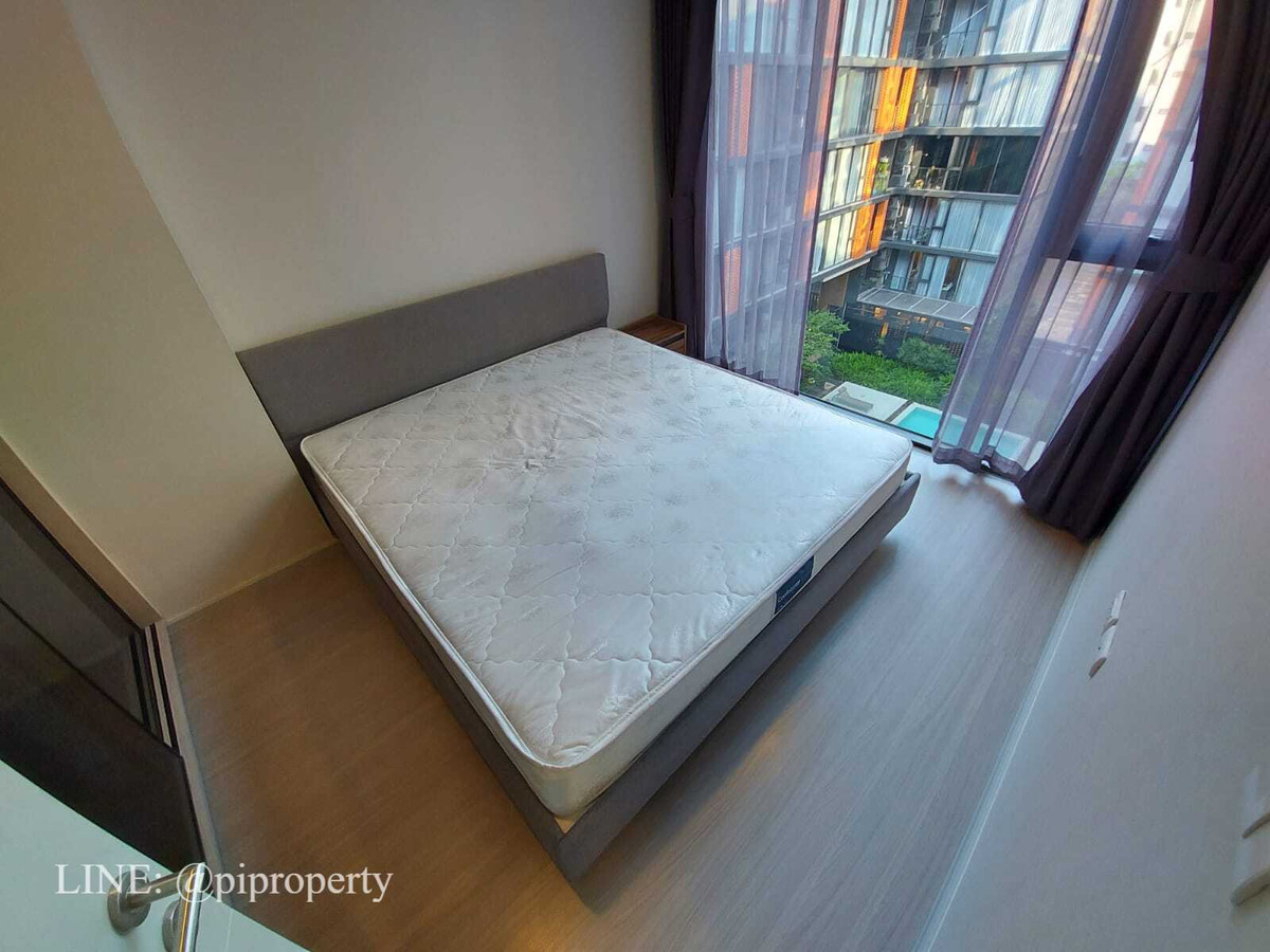 For RentCondoSukhumvit, Asoke, Thonglor : Fully furnished 2 Bedrooms units for rent in Quintara Treehaus Sukhumvit 42. Swimming pool view unit. Walkable to BTS Ekkamai.
