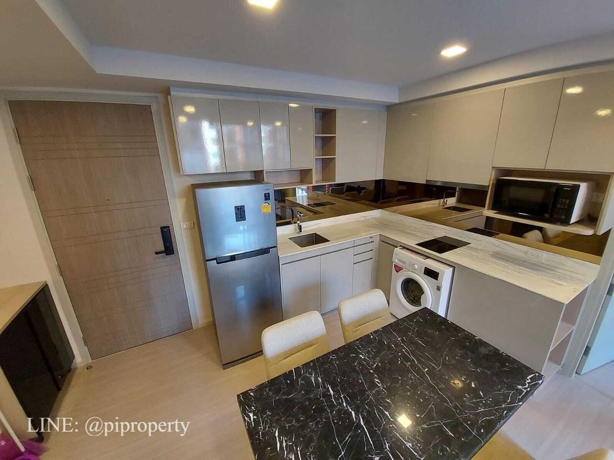 For RentCondoSukhumvit, Asoke, Thonglor : Fully furnished 2 Bedrooms units for rent in Quintara Treehaus Sukhumvit 42. Swimming pool view unit. Walkable to BTS Ekkamai.