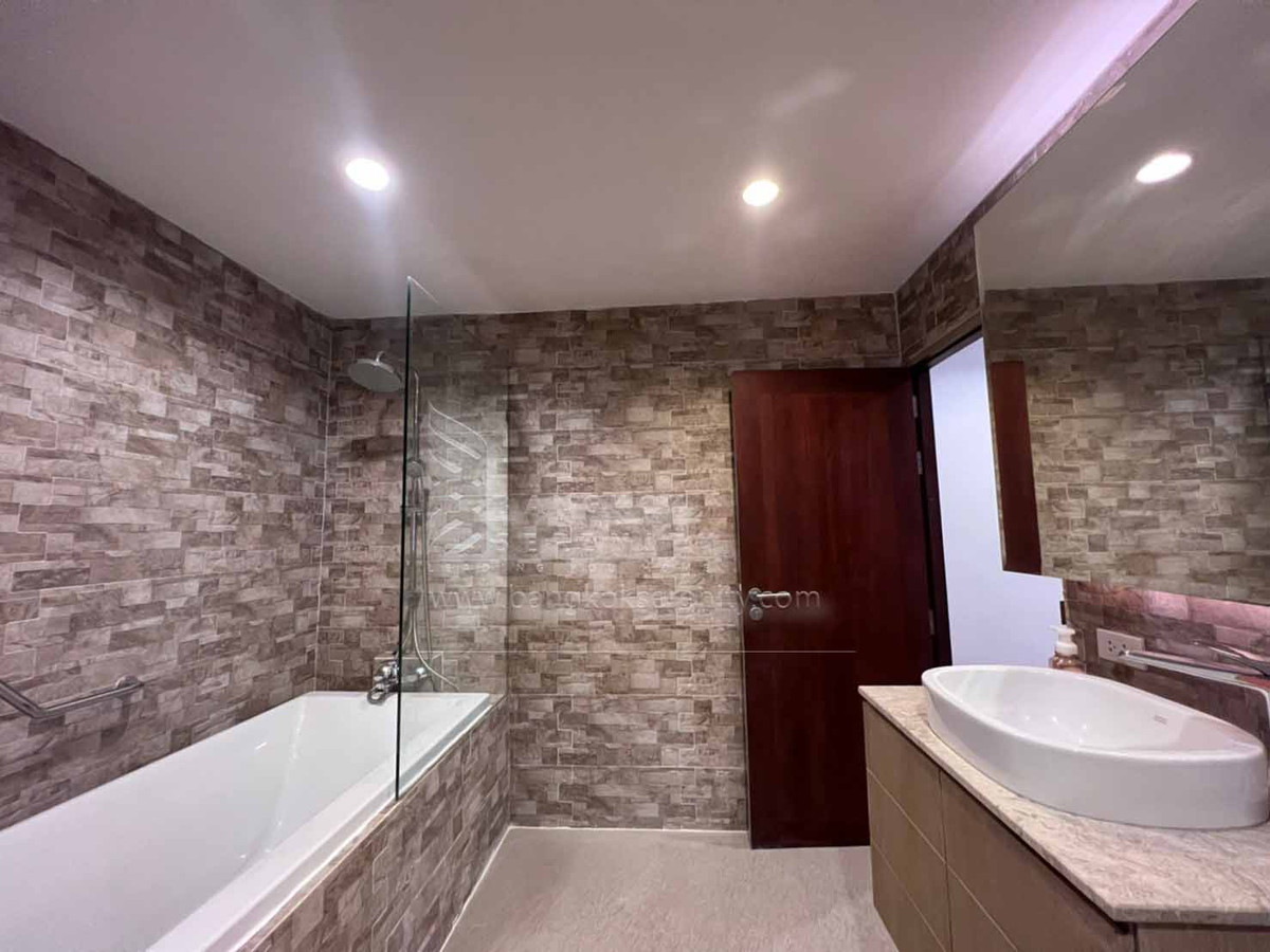 For RentHousePattanakan, Srinakarin : House for rent at Panya Pattanakarn