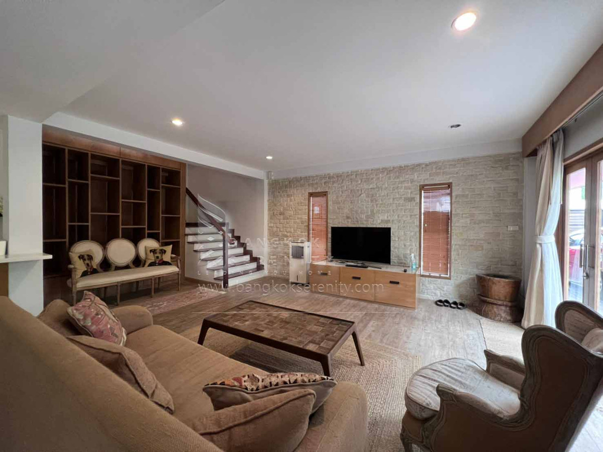 For RentHousePattanakan, Srinakarin : House for rent at Panya Pattanakarn