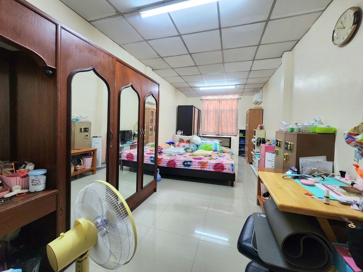 ขายทาวน์โฮมรัชดา ห้วยขวาง : 🏡 บ้านวัยเก๋า…คลาสสิก แข็งแรง ใจกลาง RATCHADA 18 Rare Item ที่หาแทบไม่ได้ในย่านห้วยขวาง