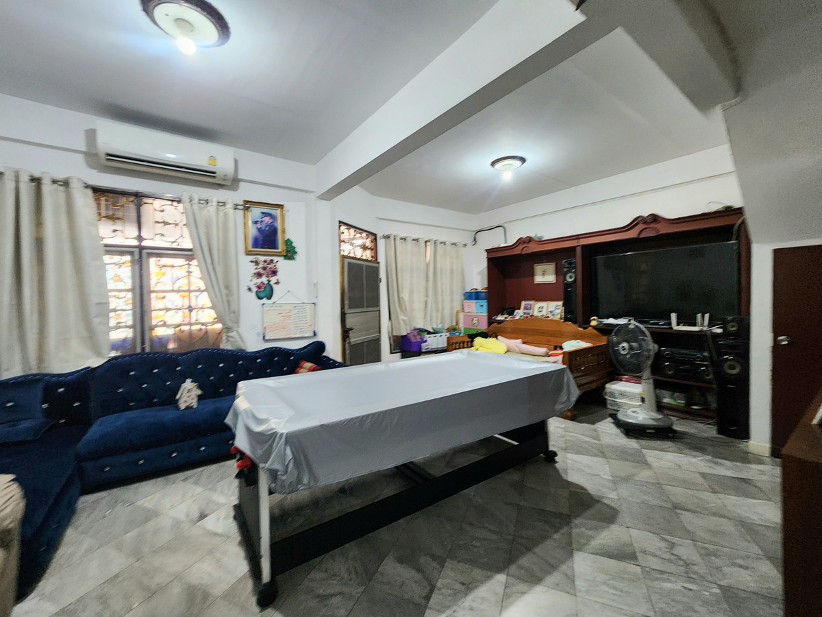 ขายทาวน์โฮมรัชดา ห้วยขวาง : 🏡 บ้านวัยเก๋า…คลาสสิก แข็งแรง ใจกลาง RATCHADA 18 Rare Item ที่หาแทบไม่ได้ในย่านห้วยขวาง