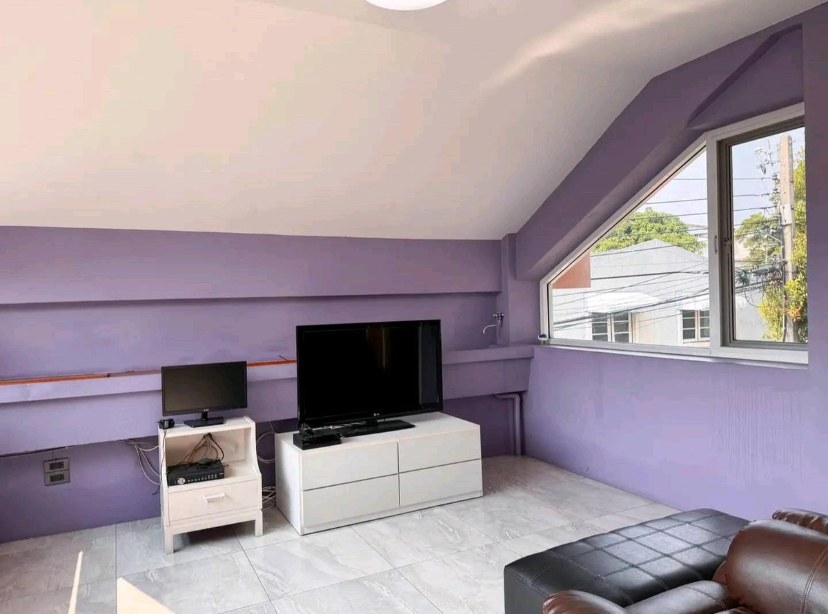 ให้เช่าบ้านพระราม 9 เพชรบุรีตัดใหม่ RCA : 🔥🔥บ้านเดี่ยวให้เช่า ซอยศูนย์วิจัย ใกล้โรงพยาบาลกรุงเทพ
 พื้นที่กว้าง อยู่สบาย เลี้ยงสัตว์ได้