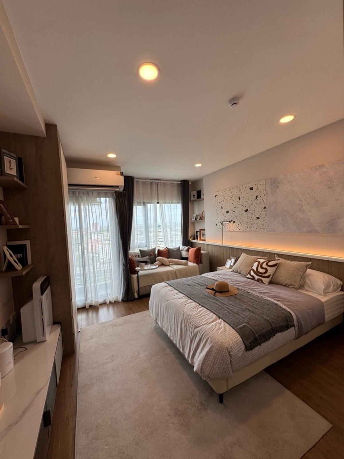 For SaleCondoRamkhamhaeng, Hua Mak : The Livin RamkhamhaengStudio 22 sq.m. price only 1.79 million baht.Phat: 064-642-8664Nui: 094-624-2014