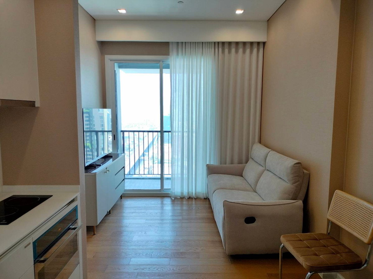 For RentCondoLadprao, Central Ladprao : !! Beautiful room for rent, Condo The Saint Residences, near MRT Phahon Yothin.