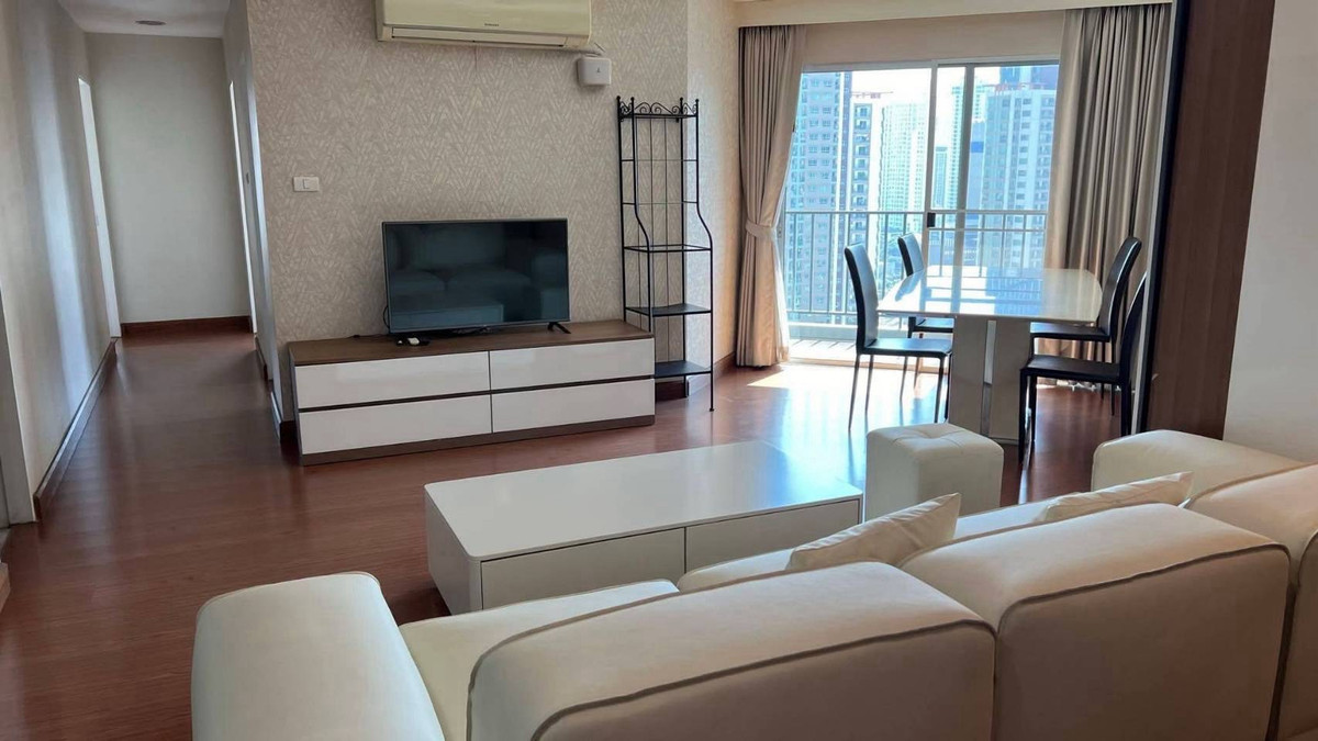 For RentCondoRama9, Petchburi, RCA : Condo for rent, luxury project Belle Grand Rama 9, Building B, 17th floor, open city view, size 101.00 sq m, 3 bedrooms, 2 bathrooms, price lower than market 55,000 baht.