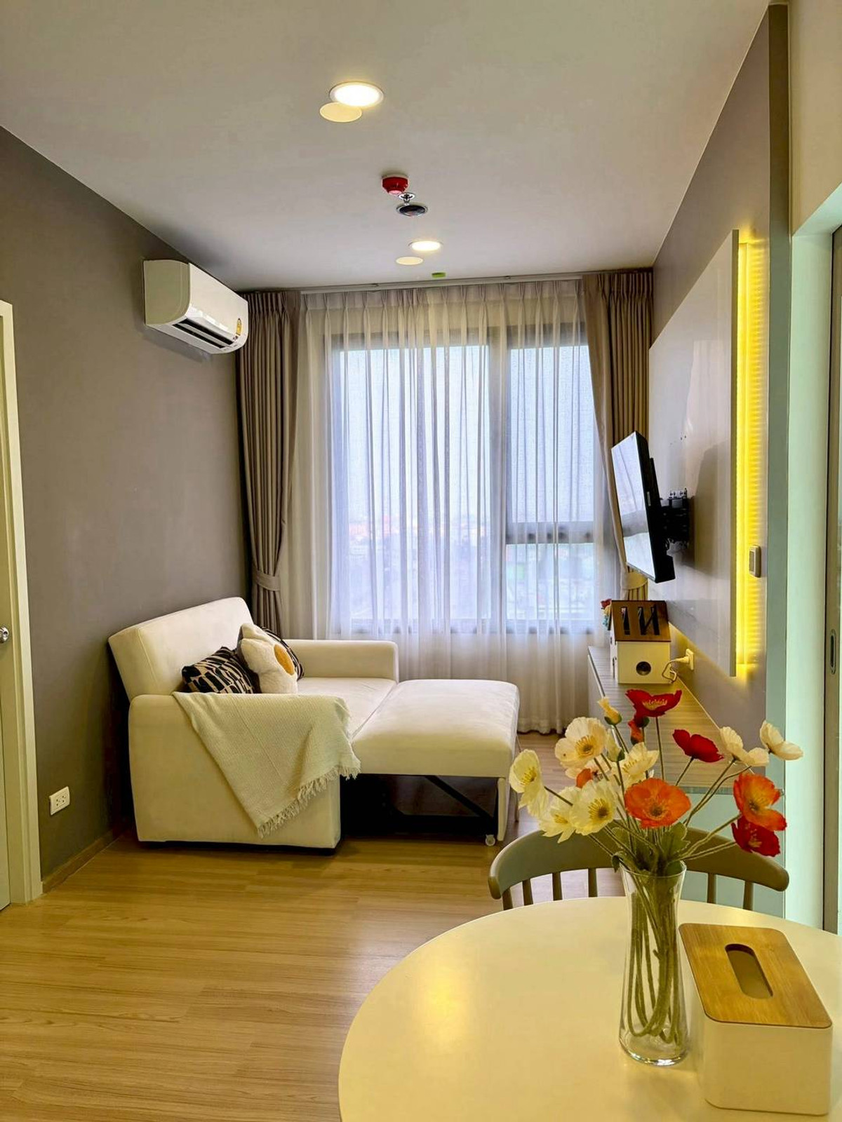 For RentCondoKasetsart, Ratchayothin : Condo for rent near Kasetsart University, Chewathai, Kaset-Nawamin, corner room, high floor, beautiful view, comfortable to live in.