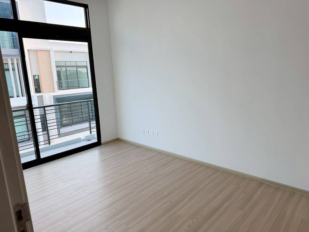 ขายทาวน์โฮมเลียบทางด่วนรามอินทรา : 🏛️🏛️ขายบ้าน Nirvana Define Ekkamai-Ramintra ขนาด 203 Sq.m 3 bed 4 bath พิเศษเพียง 9.9 ล้านเท่านั้น !! ติดต่อ 086-795-9997 (จิมมี่)