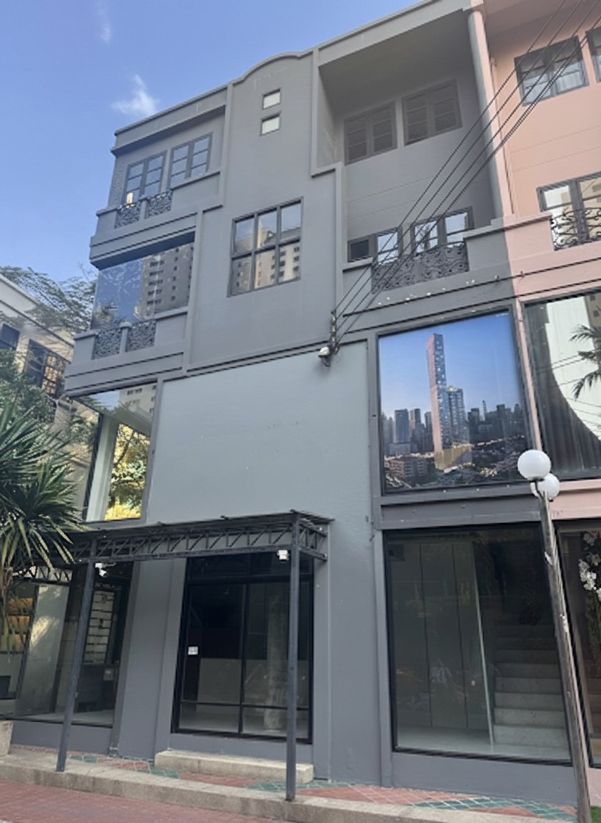 ให้เช่าสำนักงานสุขุมวิท อโศก ทองหล่อ : ✨🏢ให้เช่าอาคารสำนักงานสุขุมวิท 4ชั้น ย่านธุรกิจทำเลดี ขนาด 112 ตรม. เดินทางสะดวกใกล้MRT สุขุมวิท พร้อมให้เช่า