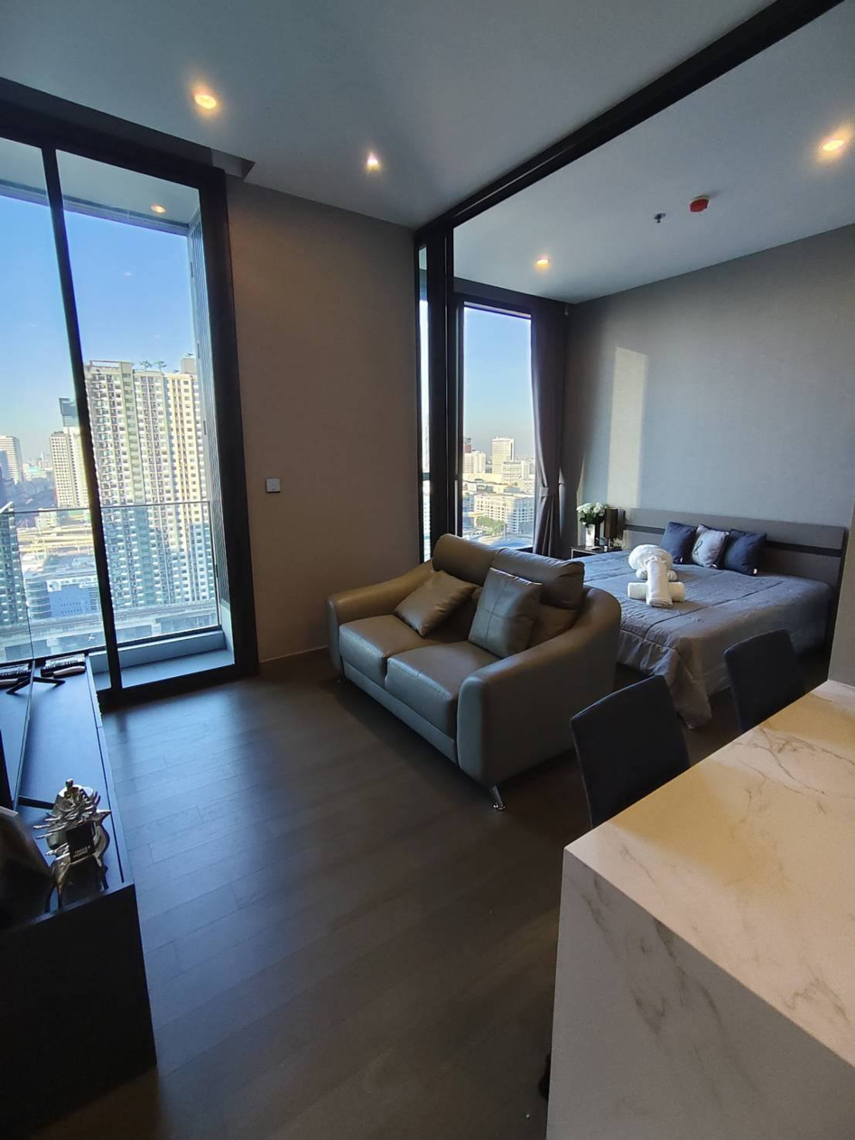 ให้เช่าคอนโดพระราม 9 เพชรบุรีตัดใหม่ RCA : THE ESSE SINGHA COMPLEX 🌸ใกล้ MRT เพชรบุรี เดิน 1 นาที คอนโดอโศก ให้เช่า 