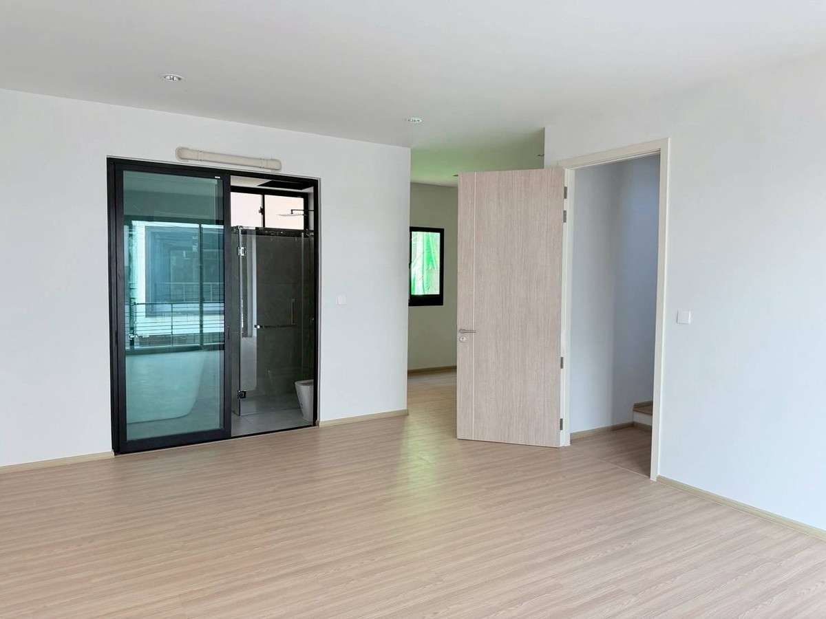 ขายทาวน์โฮมเลียบทางด่วนรามอินทรา : 🏛️🏛️ขายบ้าน Nirvana Define Ekkamai-Ramintra ขนาด 203 Sq.m 3 bed 4 bath พิเศษเพียง 9.9 ล้านเท่านั้น !! ติดต่อ 086-795-9997 (จิมมี่)