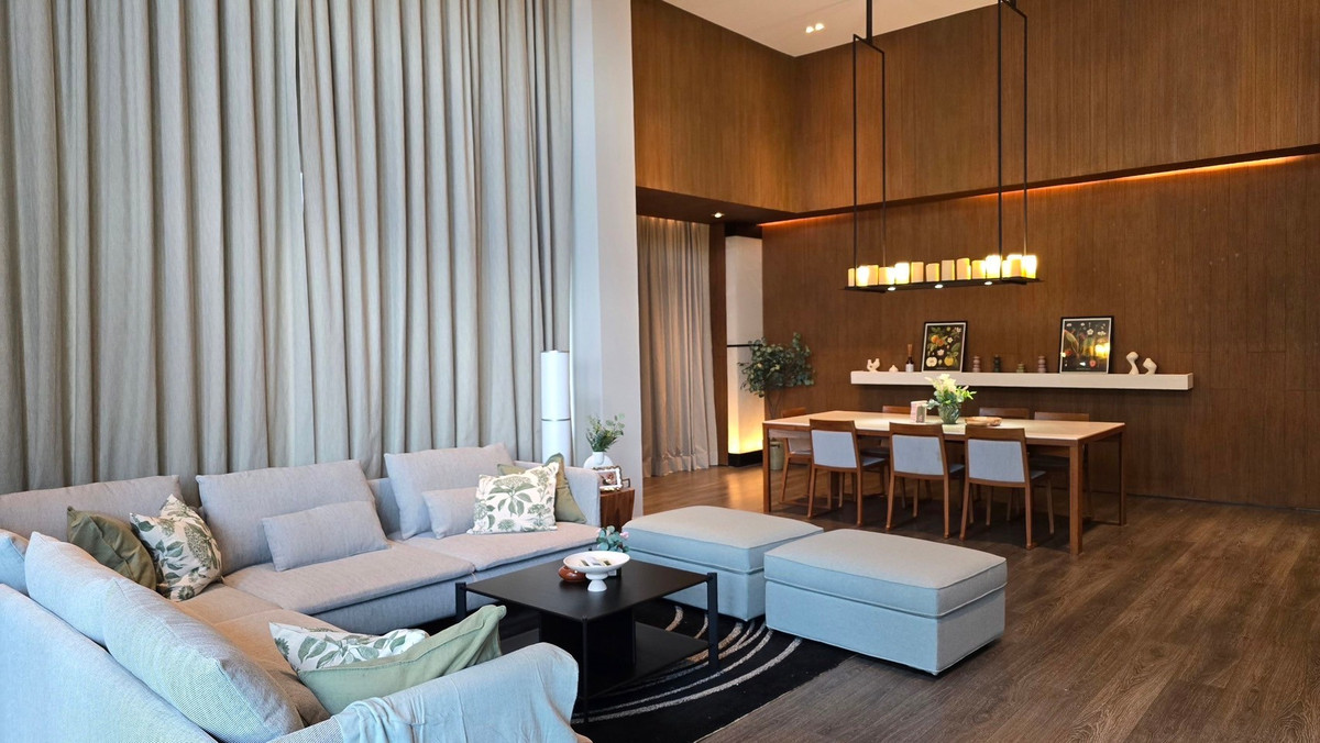 For RentCondoWitthayu, Chidlom, Langsuan, Ploenchit : For Rent | The Crest Ruamrudee (BTS Phloen Chit) luxury condo in the heart of the city near BTS Ploenchit.