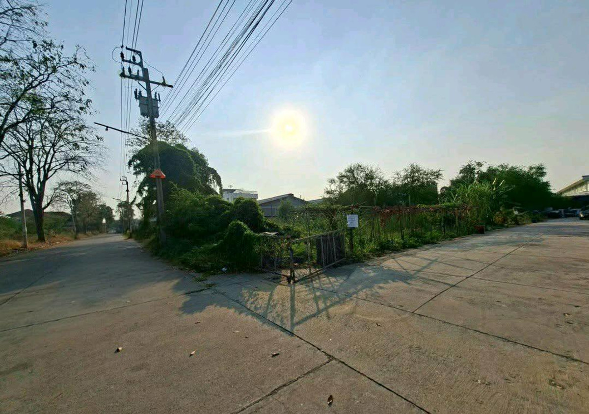 ขายที่ดินสมุทรปราการ สำโรง : 🔥 ขายที่ดินศักยภาพ 398 ตร.วา แปลงมุม ติดถนน 3 ด้าน ห่างถนนเทพารักษ์แค่ 200ม. ใกล้รพ.สินแพทย,์ ใกล้ทางด่วนฯ, ถนนวงแหวน 📞099 415 2664 , 080 369 6366