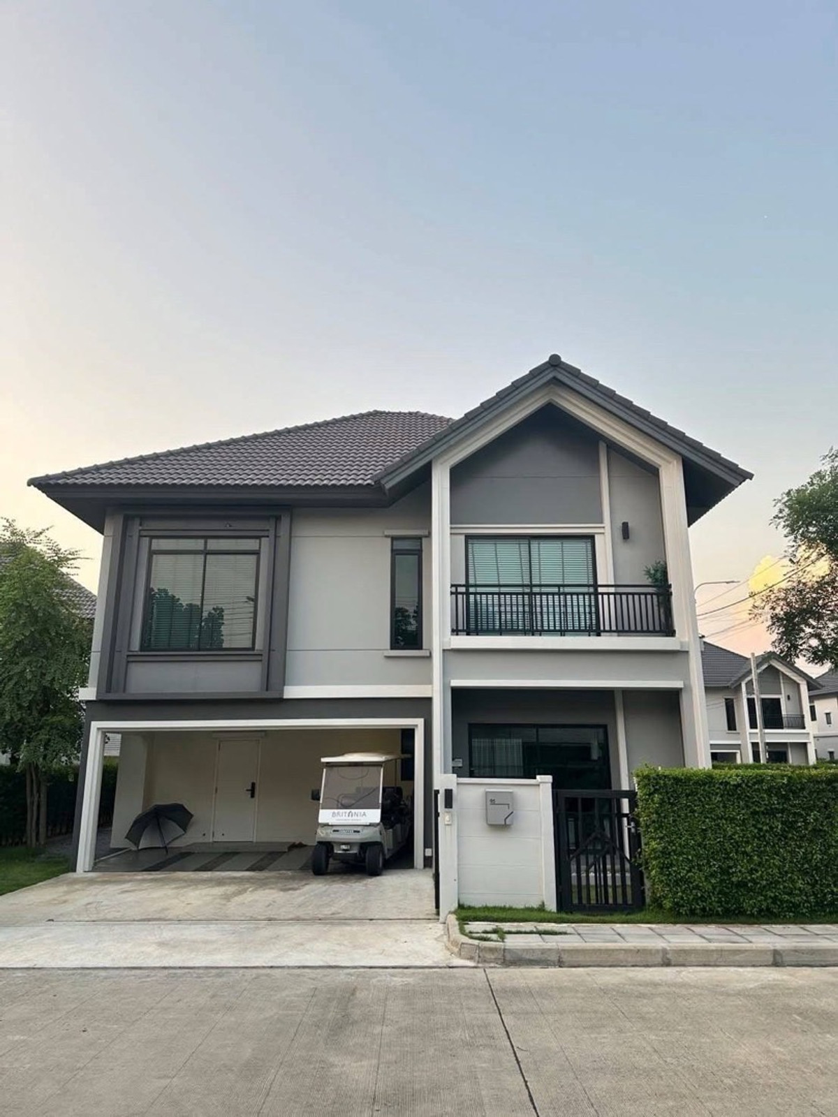 For SaleHouseNonthaburi, Bang Yai, Bangbuathong : Single house in front zone Near the club house In front of the house, dont hit anyone.