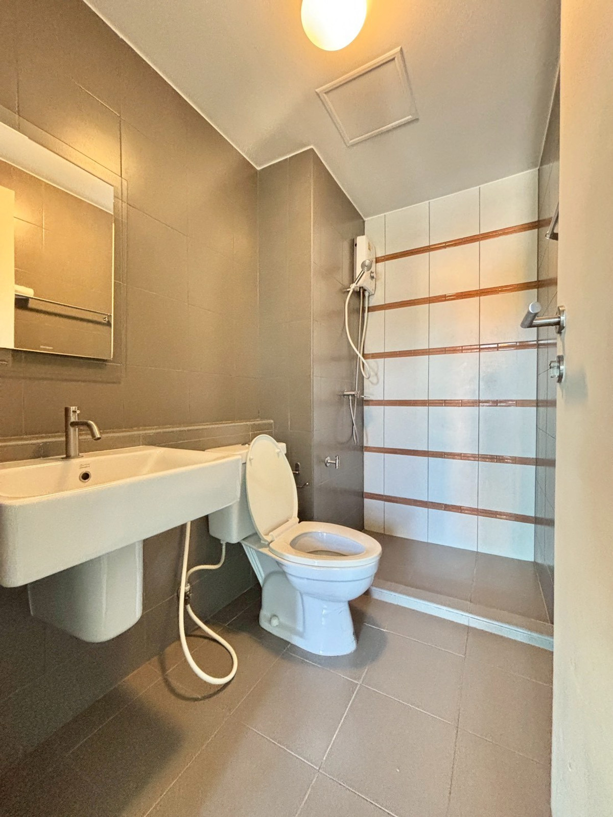 For RentCondoPathum Thani,Rangsit, Thammasat : D Condo Campus Resort Phase 1, available rooms, ready to move in.