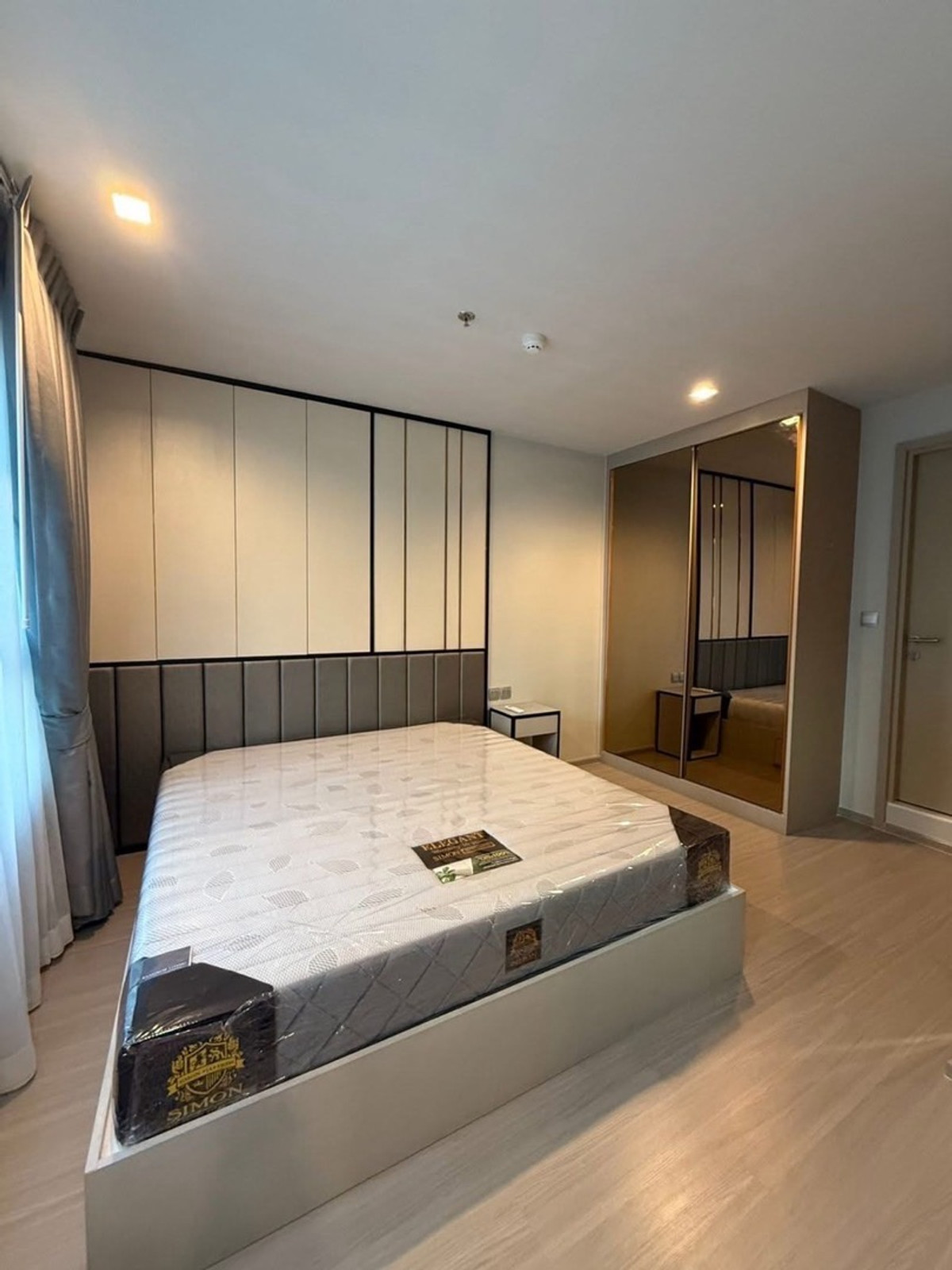 ให้เช่าคอนโดลาดพร้าว เซ็นทรัลลาดพร้าว : ให้เช่า คอนโด Life Ladprao ขนาดห้อง : 75 ตร.ม ชั้น : 16 ตึก/อาคาร : B (2ห้องนอน 2ห้องนำ้) ราคา : 42,000 บาท สถานที่ใกล้เคียง : ติด bts สถานีห้าแยกลาดพร้าว
