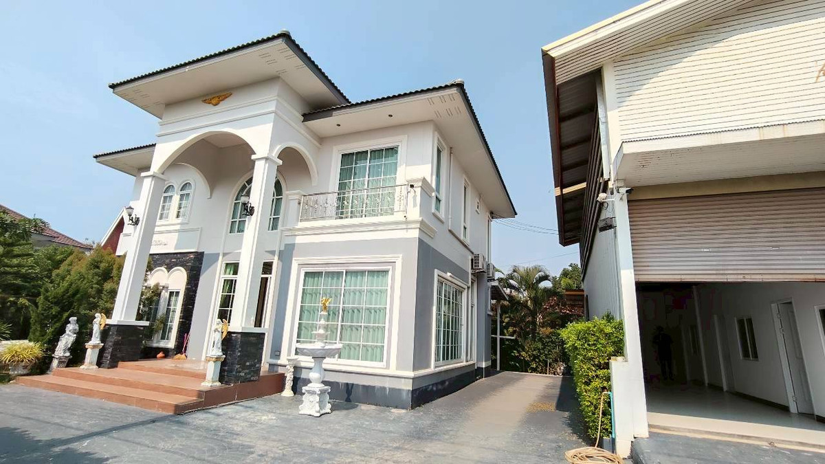 HouseEakachai, Bang Bon : For rent/sale luxury detached house With a private swimming pool next to the lake, Ekkachai Lake Ville | Private Resort level quality of life ✨🍷 Suitable for social gatherings, entertaining guests, or relaxing with family.
