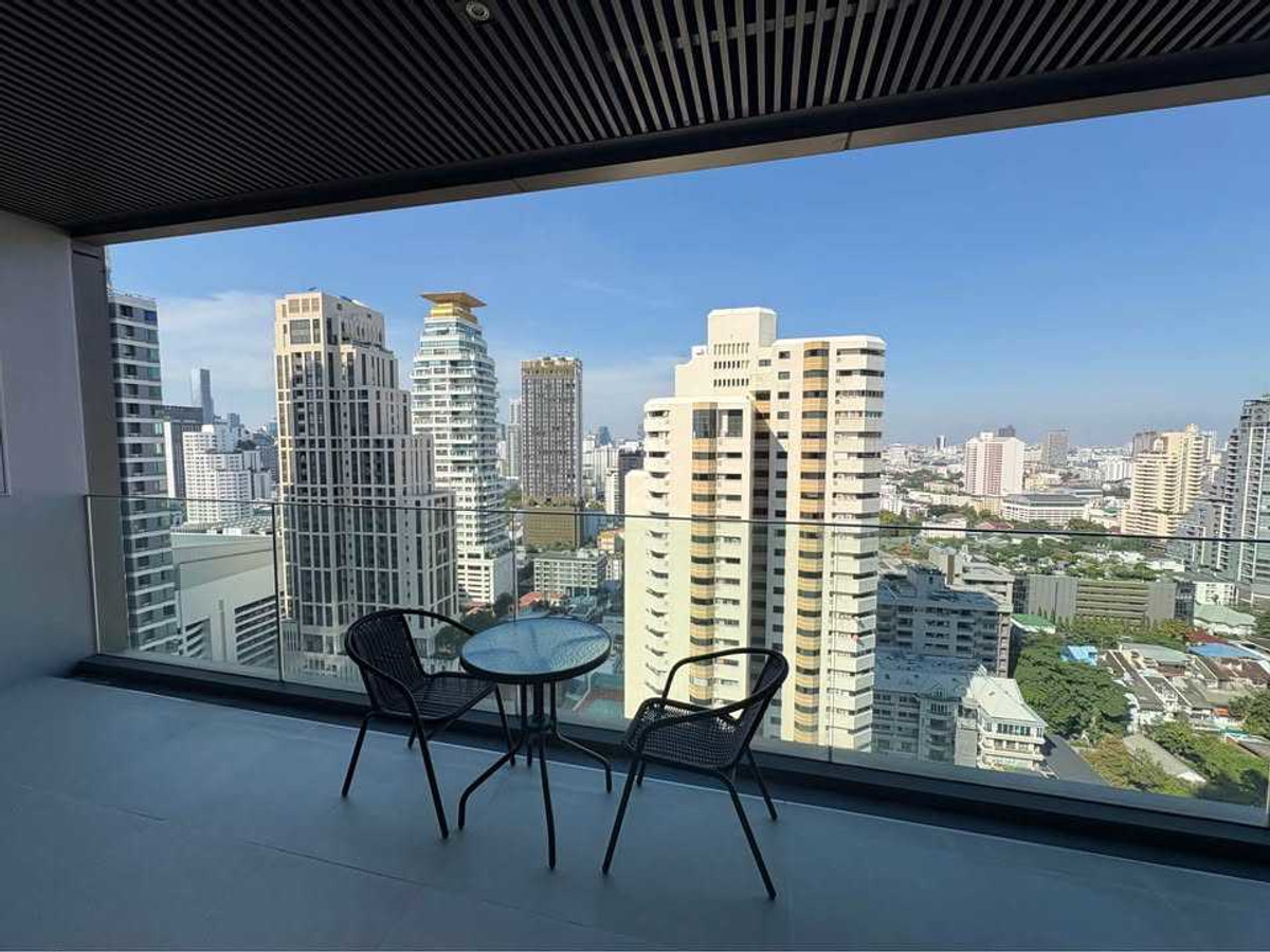 CondoSukhumvit, Asoke, Thonglor : Luxury condo at Vittorio Sukhumvit 39, convenient travel, close to BTS, shuttle available, beautifully decorated room, fully furnished, ready to move in!!