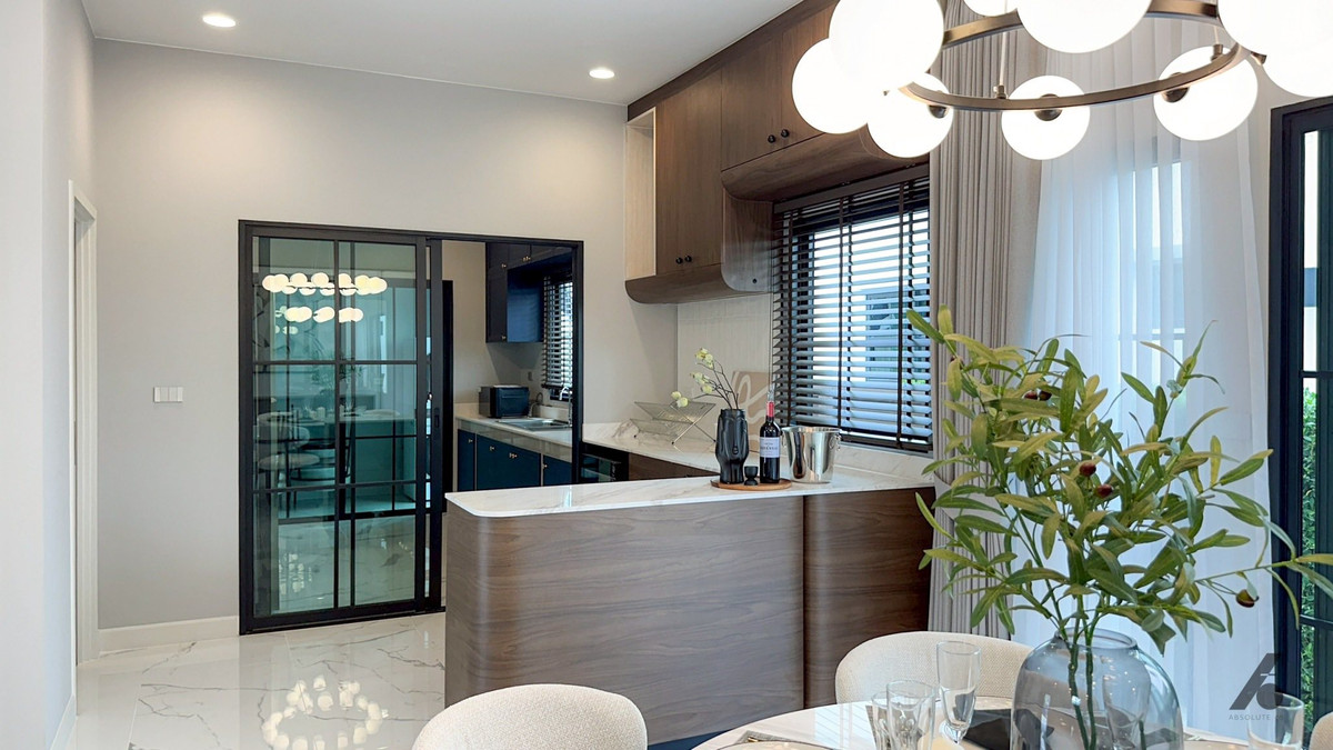 ให้เช่าบ้านลาดกระบัง สุวรรณภูมิ : For Rent | Setthasiri Bangna–Suvarnabhumi (เศรษฐสิริ บางนา สุวรรณภูมิ)  บ้านใหม่ บ้านเดี่ยว 2 ชั้น พร้อมเข้าอยู่ โครงการหรู เป็นส่วนตัว ใกล้สนามบิน และทางด่วนเข้าเมือง