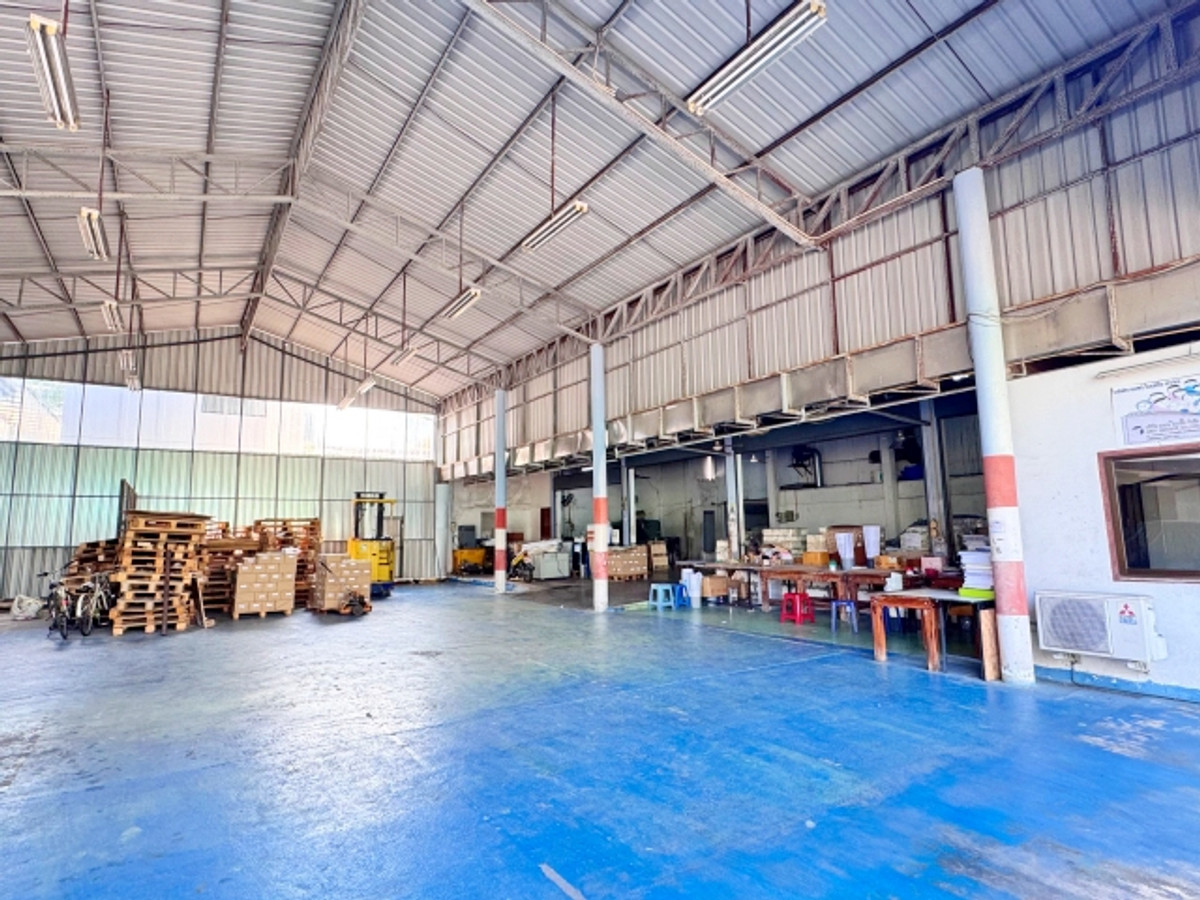 ขายบ้านเลียบทางด่วนรามอินทรา : ขายบ้านเดี่ยว ชั้นเดียว  พร้อม กิจการโรงพิมพ์ และ อาคารพักลูกจ้าง 3 ชั้น แถวเลียบด่วน เอกมัย รามอินทรา ลาดพร้าว 71 ประดิษฐ์มนูธรรม 10 บนเนื้อที่ 300 ตร.วา 