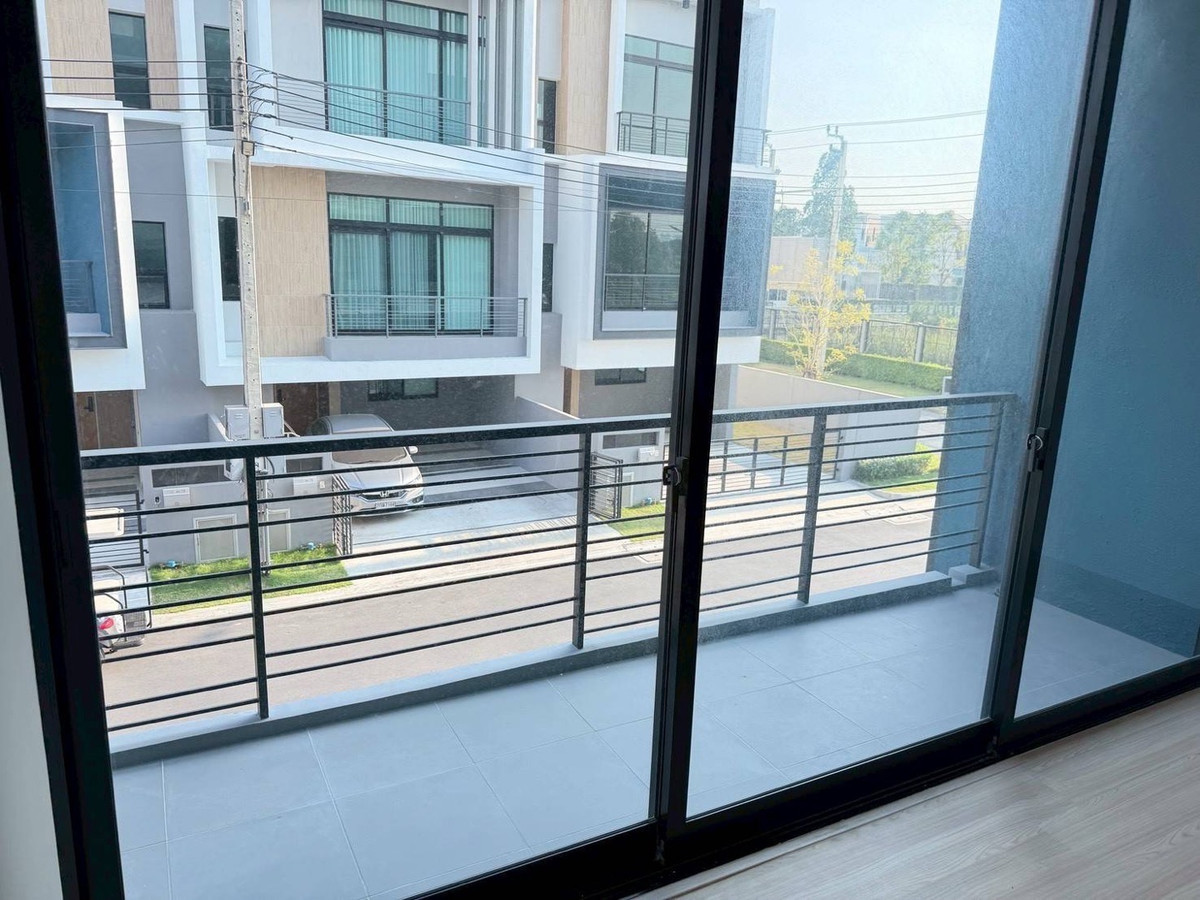 ขายทาวน์โฮมเลียบทางด่วนรามอินทรา : 🏛️🏛️ขายบ้าน Nirvana Define Ekkamai-Ramintra ขนาด 203 Sq.m 3 bed 4 bath พิเศษเพียง 9.9 ล้านเท่านั้น !! ติดต่อ 086-795-9997 (จิมมี่)