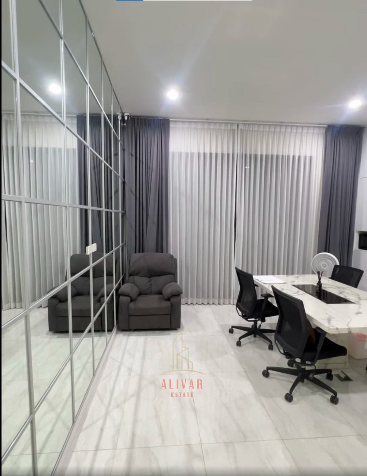 ให้เช่าโฮมออฟฟิศรัชดา ห้วยขวาง : RH012526 ให้เช่า โฮมออฟฟิศ 3.5 ชั้น Double Volume 3 ห้องนอน at The Author Ratchada 32