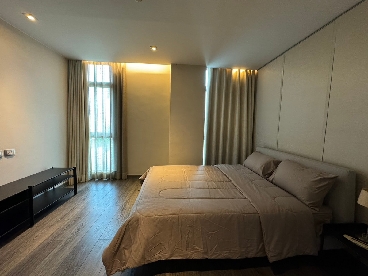 For RentCondoWitthayu, Chidlom, Langsuan, Ploenchit : For Rent | The Crest Ruamrudee (BTS Phloen Chit) luxury condo in the heart of the city near BTS Ploenchit.