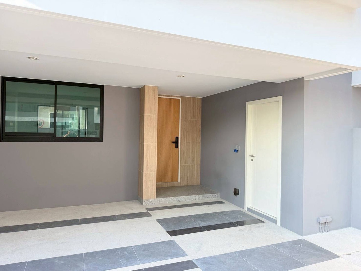 ขายทาวน์โฮมเลียบทางด่วนรามอินทรา : 🏛️🏛️ขายบ้าน Nirvana Define Ekkamai-Ramintra ขนาด 203 Sq.m 3 bed 4 bath พิเศษเพียง 9.9 ล้านเท่านั้น !! ติดต่อ 086-795-9997 (จิมมี่)