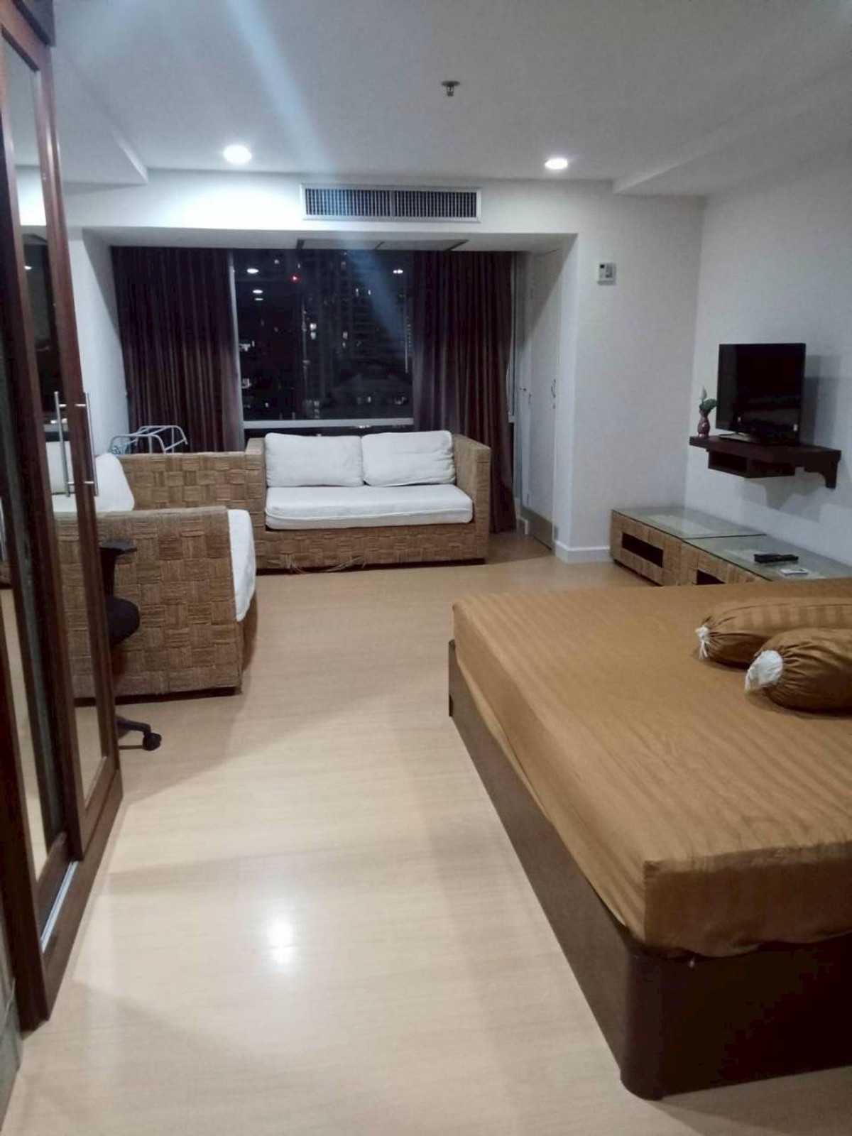 ให้เช่าคอนโดนานา : ⚡️Hot Price⚡️The trendy sukhumvit 13 🔥35 Sqm 15,000🔥สนใจติดต่อ พัตเตอร์ 0928895628 🔥