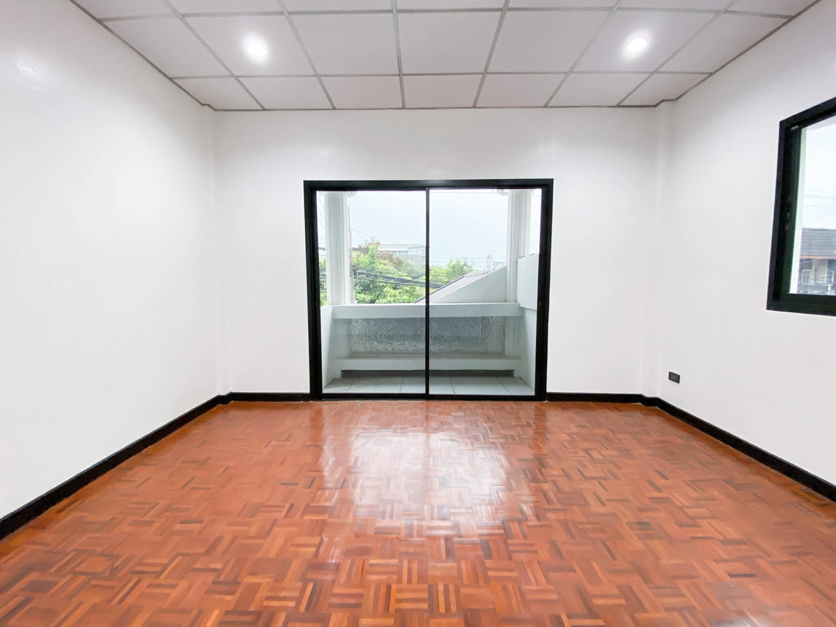 For RentTownhomeMin Buri, Romklao : 2-story townhouse for rent, corner unit, Ramkhamhaeng 166, ready to move in 📞/LINE 097-2161939