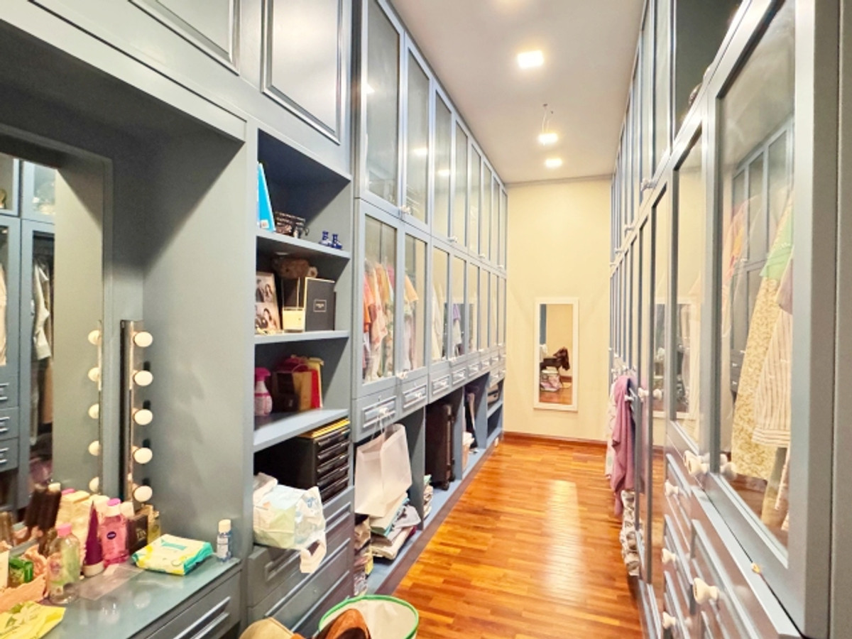 ขายบ้านเลียบทางด่วนรามอินทรา : ขายบ้านเดี่ยว ชั้นเดียว  พร้อม กิจการโรงพิมพ์ และ อาคารพักลูกจ้าง 3 ชั้น แถวเลียบด่วน เอกมัย รามอินทรา ลาดพร้าว 71 ประดิษฐ์มนูธรรม 10 บนเนื้อที่ 300 ตร.วา 