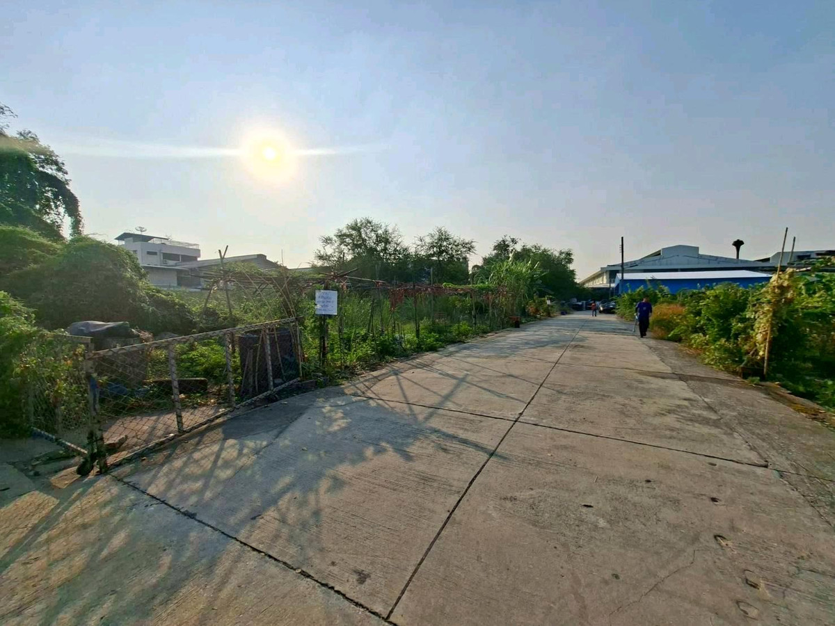 ขายที่ดินสมุทรปราการ สำโรง : 🔥 ขายที่ดินศักยภาพ 398 ตร.วา แปลงมุม ติดถนน 3 ด้าน ห่างถนนเทพารักษ์แค่ 200ม. ใกล้รพ.สินแพทย,์ ใกล้ทางด่วนฯ, ถนนวงแหวน 📞099 415 2664 , 080 369 6366