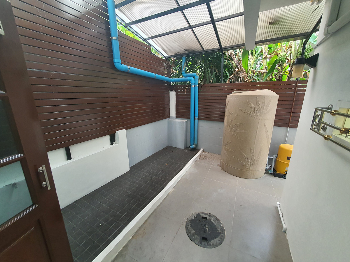 ขายทาวน์โฮมปิ่นเกล้า จรัญสนิทวงศ์ : ทาวน์เฮาส์ 3 ชั้น รีโนเวทใหม่ทั้งหลัง จรัญฯ 65 อยู่สบายเหมือนบ้านเดี่ยว จอดรถได้ 2 คัน ใกล้รถไฟฟ้าสิรินธร แค่ 800 ม. ของแบบนี้…หายากจริง