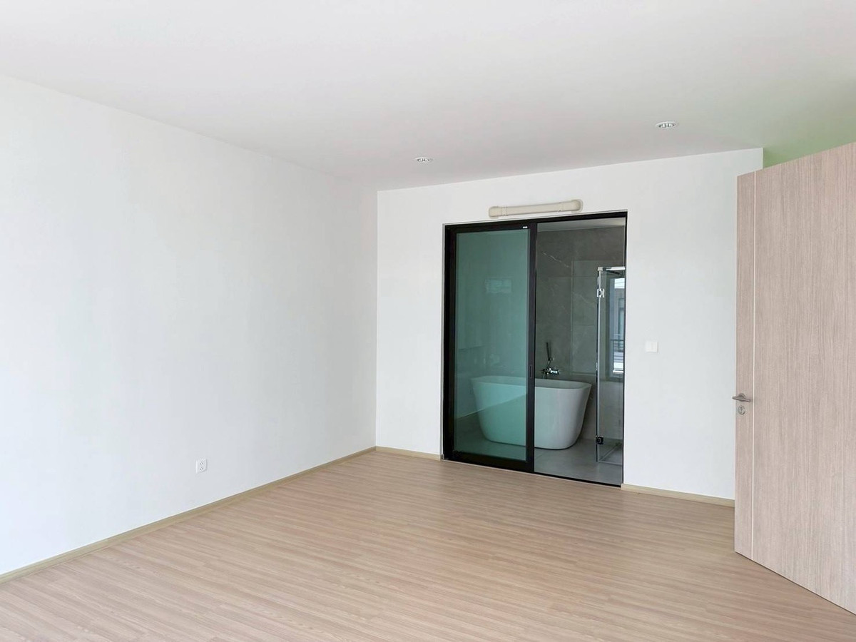 ขายทาวน์โฮมเลียบทางด่วนรามอินทรา : 🏛️🏛️ขายบ้าน Nirvana Define Ekkamai-Ramintra ขนาด 203 Sq.m 3 bed 4 bath พิเศษเพียง 9.9 ล้านเท่านั้น !! ติดต่อ 086-795-9997 (จิมมี่)