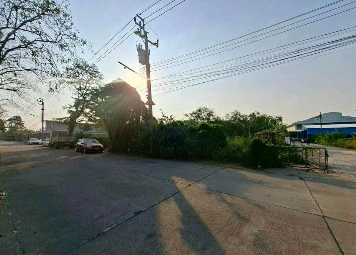 ขายที่ดินสมุทรปราการ สำโรง : 🔥 ขายที่ดินศักยภาพ 398 ตร.วา แปลงมุม ติดถนน 3 ด้าน ห่างถนนเทพารักษ์แค่ 200ม. ใกล้รพ.สินแพทย,์ ใกล้ทางด่วนฯ, ถนนวงแหวน 📞099 415 2664 , 080 369 6366