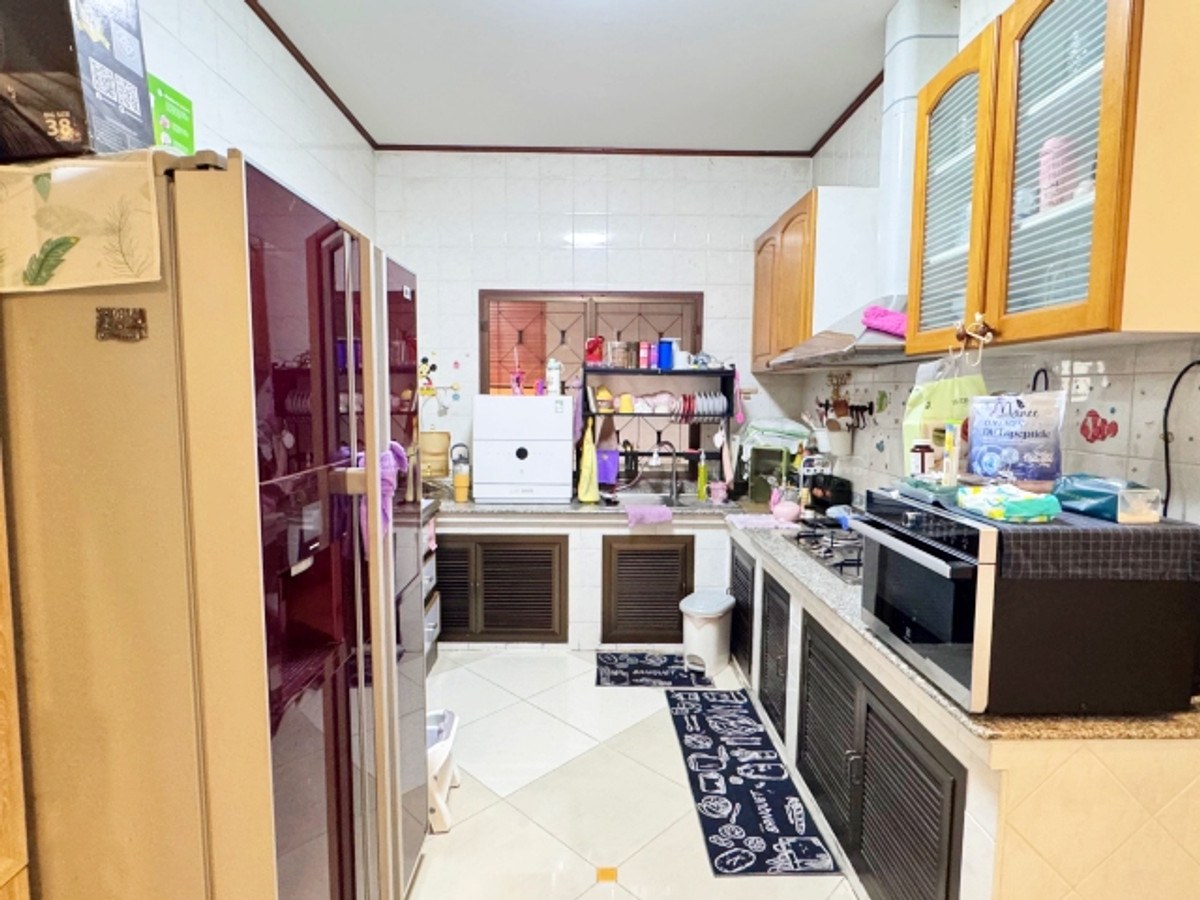 ขายบ้านเลียบทางด่วนรามอินทรา : ขายบ้านเดี่ยว ชั้นเดียว  พร้อม กิจการโรงพิมพ์ และ อาคารพักลูกจ้าง 3 ชั้น แถวเลียบด่วน เอกมัย รามอินทรา ลาดพร้าว 71 ประดิษฐ์มนูธรรม 10 บนเนื้อที่ 300 ตร.วา 