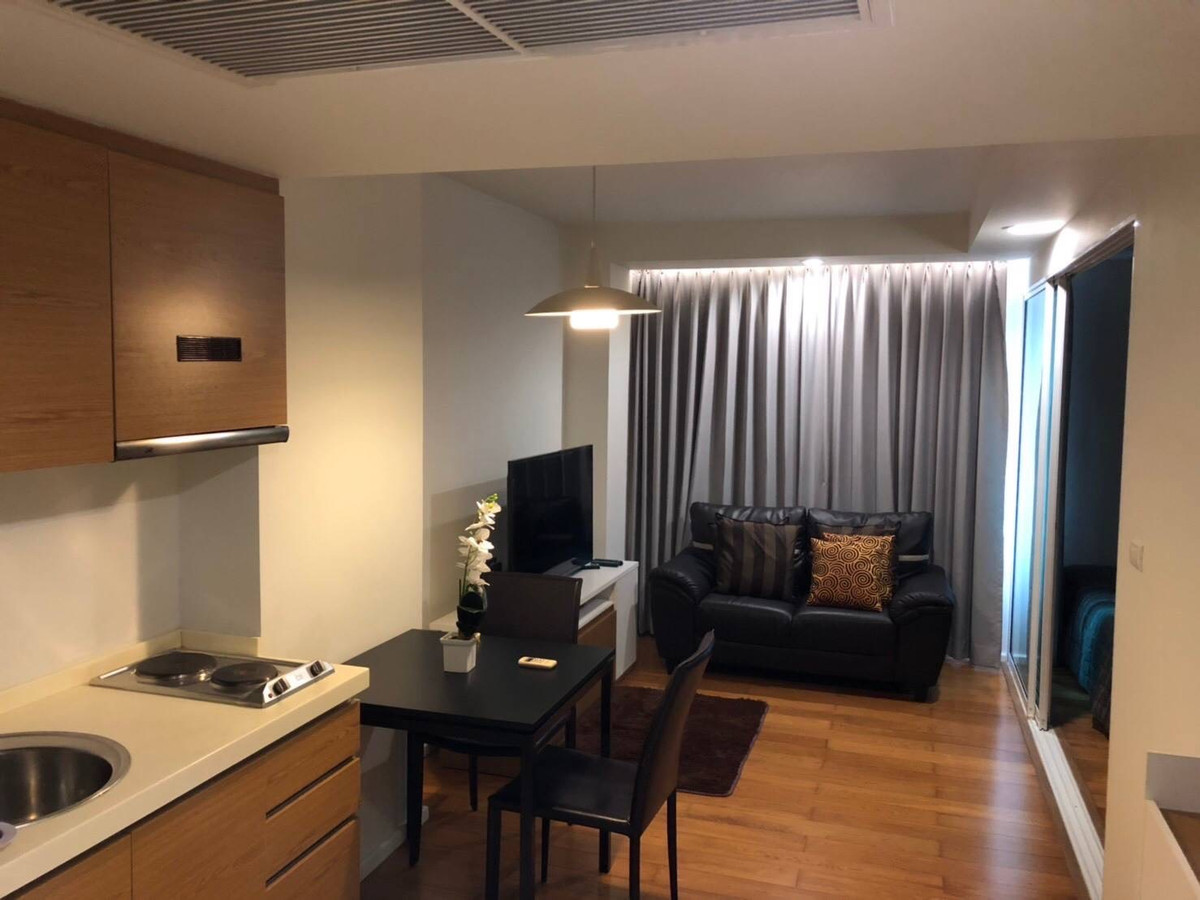 For RentCondoSilom, Saladaeng, Bangrak : 1 bed for rent at Focus On Saladang , BTS Saladang, easy to access Sathorn and Lumpini.