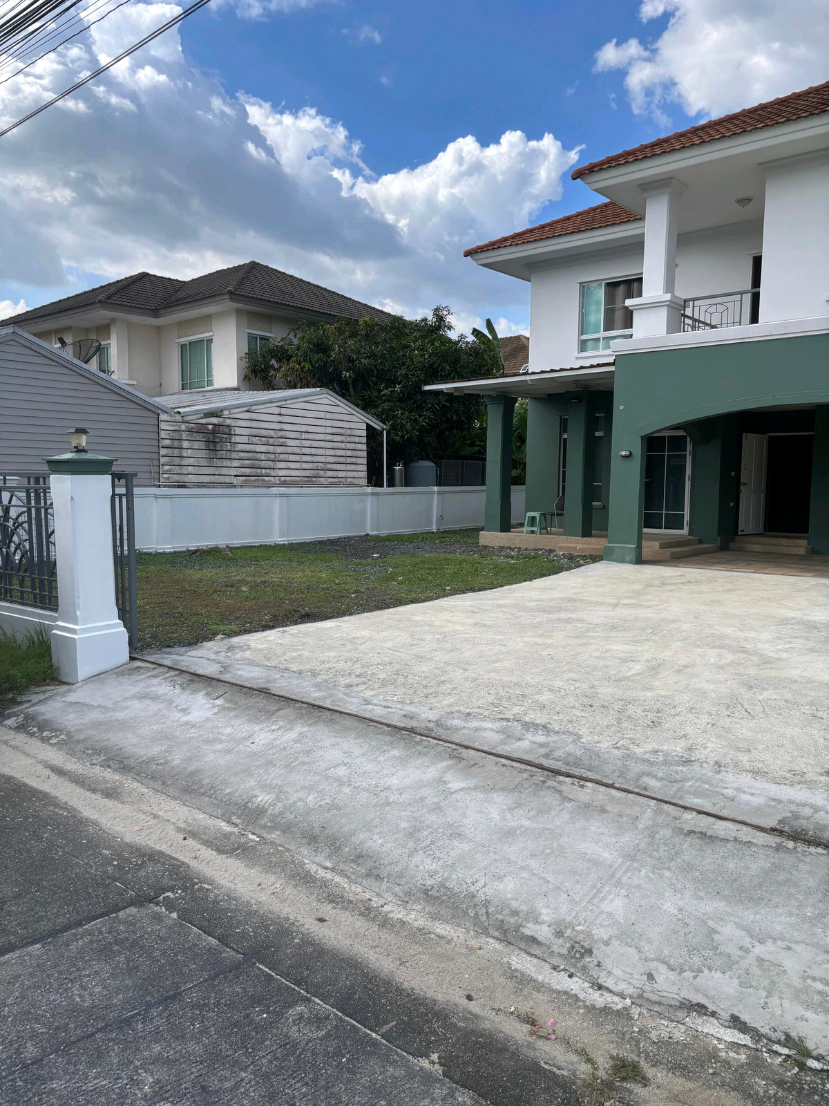For RentHouseMin Buri, Romklao : 📌 Vacant house, ready to move in immediately - large beautiful house. It's hard to find something like this at this price!