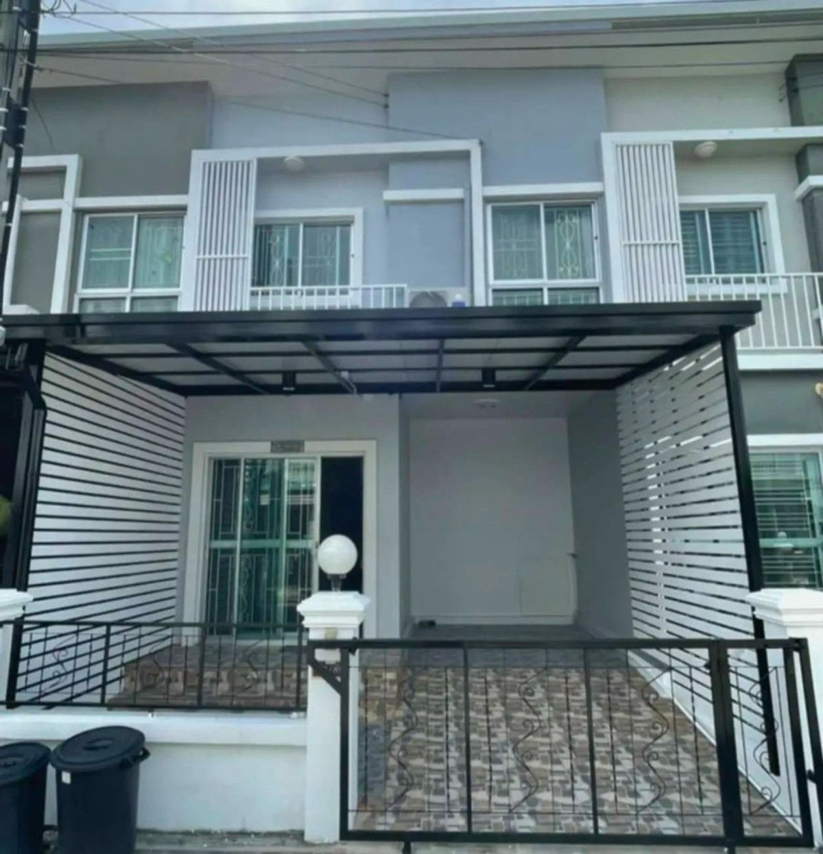 For SaleTownhomeSamut Prakan,Samrong : Urgent sale, townhome, Nirun Ville 16, size 16.80 sq m, 3 bedrooms, 2 bathrooms, area 67.20 sq m, newly decorated, near the airport, ready to move in, special price 1,890,000 baht.
