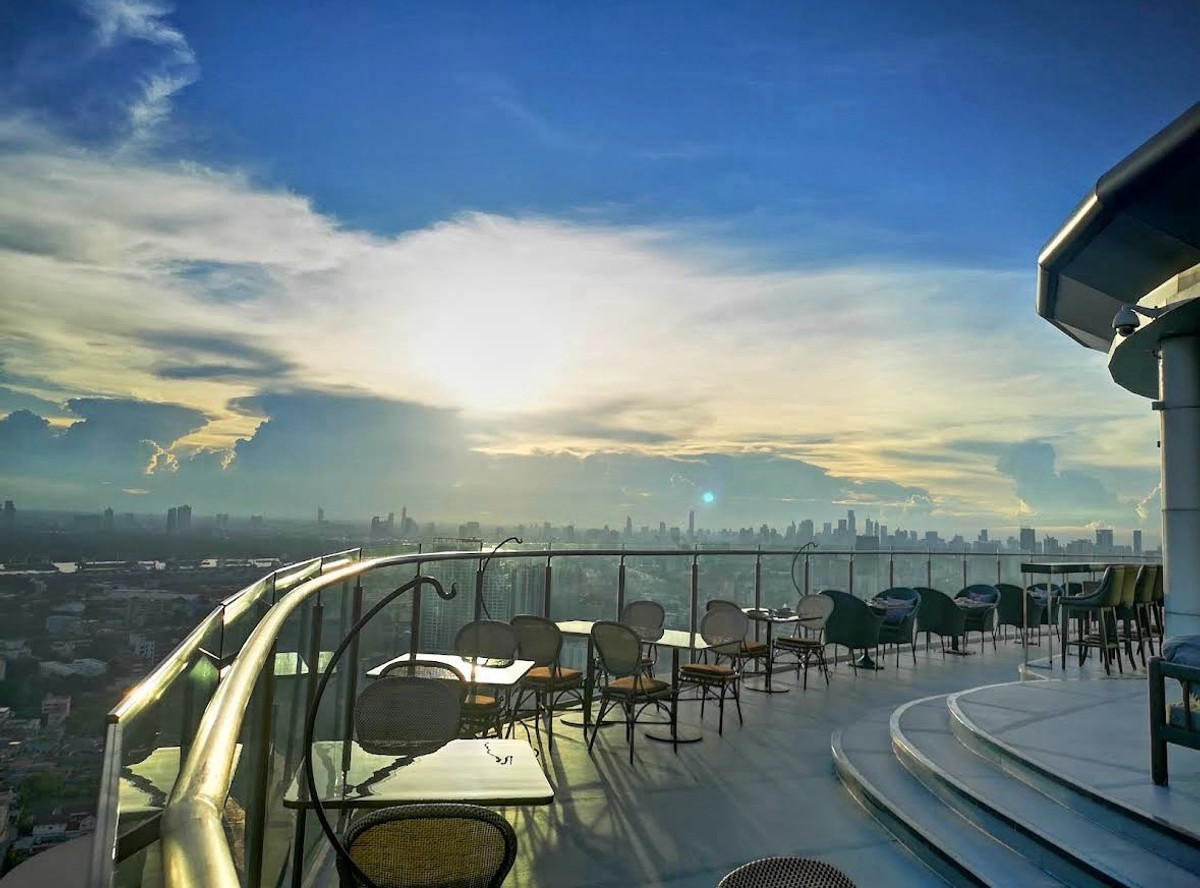 ขายคอนโดอ่อนนุช อุดมสุข : 🏙️✨ ขายคอนโด Skywalk Residences สุขุมวิท ห้องใหญ่พิเศษ | ชั้นสูง | ติด BTS พระโขนง
🌆 คอนโดระดับไอคอนิกบนถนนสุขุมวิท
เหมาะทั้งอยู่อาศัยเองและลงทุนปล่อยเช่าในทำเลศักยภาพสูง