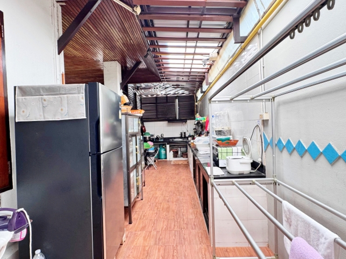 ขายบ้านเลียบทางด่วนรามอินทรา : ขายบ้านเดี่ยว ชั้นเดียว  พร้อม กิจการโรงพิมพ์ และ อาคารพักลูกจ้าง 3 ชั้น แถวเลียบด่วน เอกมัย รามอินทรา ลาดพร้าว 71 ประดิษฐ์มนูธรรม 10 บนเนื้อที่ 300 ตร.วา 