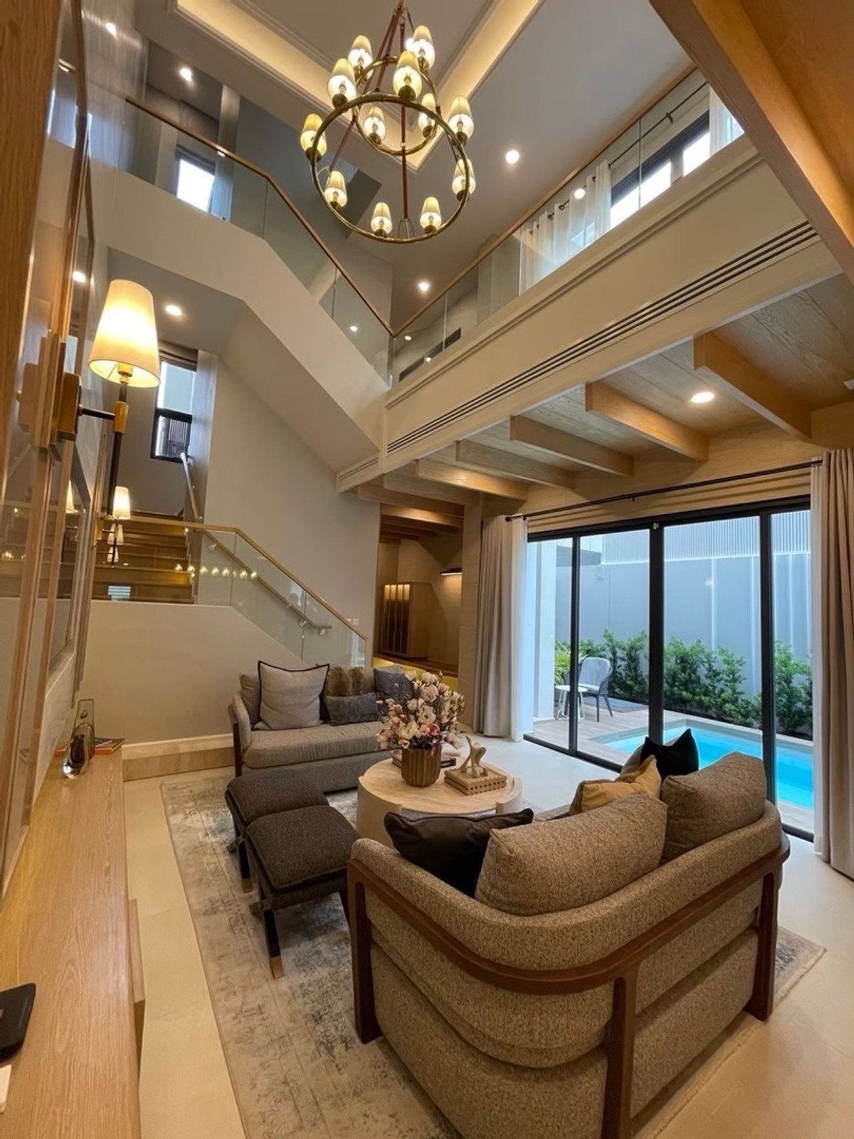 ขายลาดพร้าว เซ็นทรัลลาดพร้าว : 🏛️🏛️🏛️Mayfield Lane Ratchada–Ladprao  ขนาด 399 Sq.m 5 bed 5 bath 4 parking พิเศษเพียง 29.9 ล้านบาท นัดหมายชมโครงการ 086-795-9997 (จิมมี่)