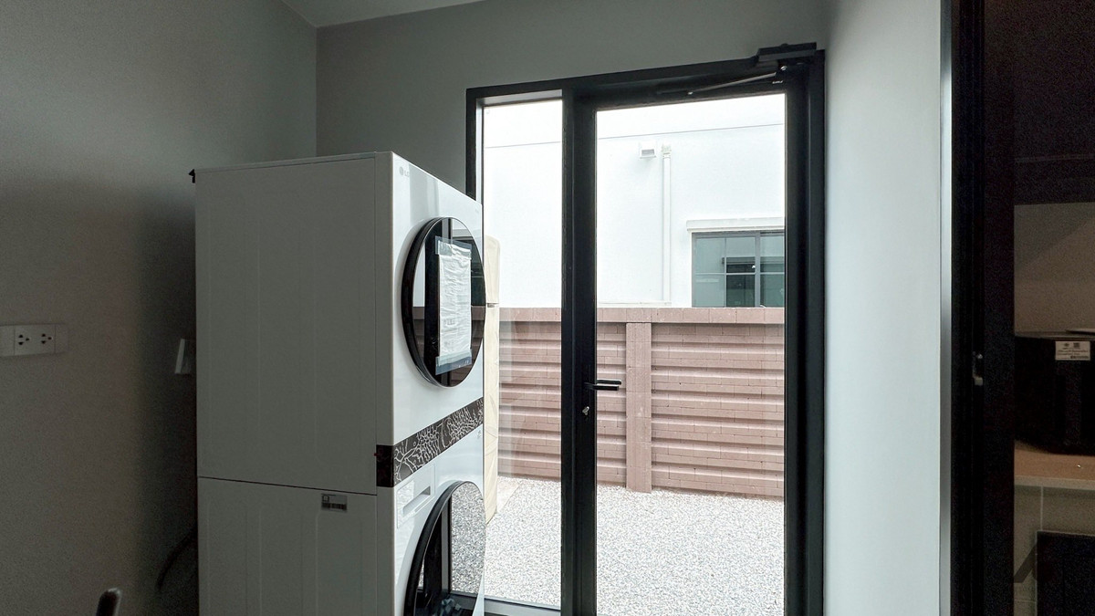 ให้เช่าบ้านลาดกระบัง สุวรรณภูมิ : For Rent | Setthasiri Bangna–Suvarnabhumi (เศรษฐสิริ บางนา สุวรรณภูมิ)  บ้านใหม่ บ้านเดี่ยว 2 ชั้น พร้อมเข้าอยู่ โครงการหรู เป็นส่วนตัว ใกล้สนามบิน และทางด่วนเข้าเมือง