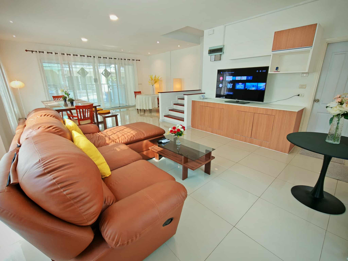 ให้เช่าทาวน์โฮมท่าพระ ตลาดพลู วุฒากาศ : 🏡 ให้เช่า ทาวน์เฮาส์ขนาดใหญ่ 4 ห้องนอน หลังมุม มีสวนในตัว  สาทร–ราชพฤกษ์ 📍 โครงการ Urban Sathorn | ใกล้ BTS & MRT บางหว้า (3 นาที)