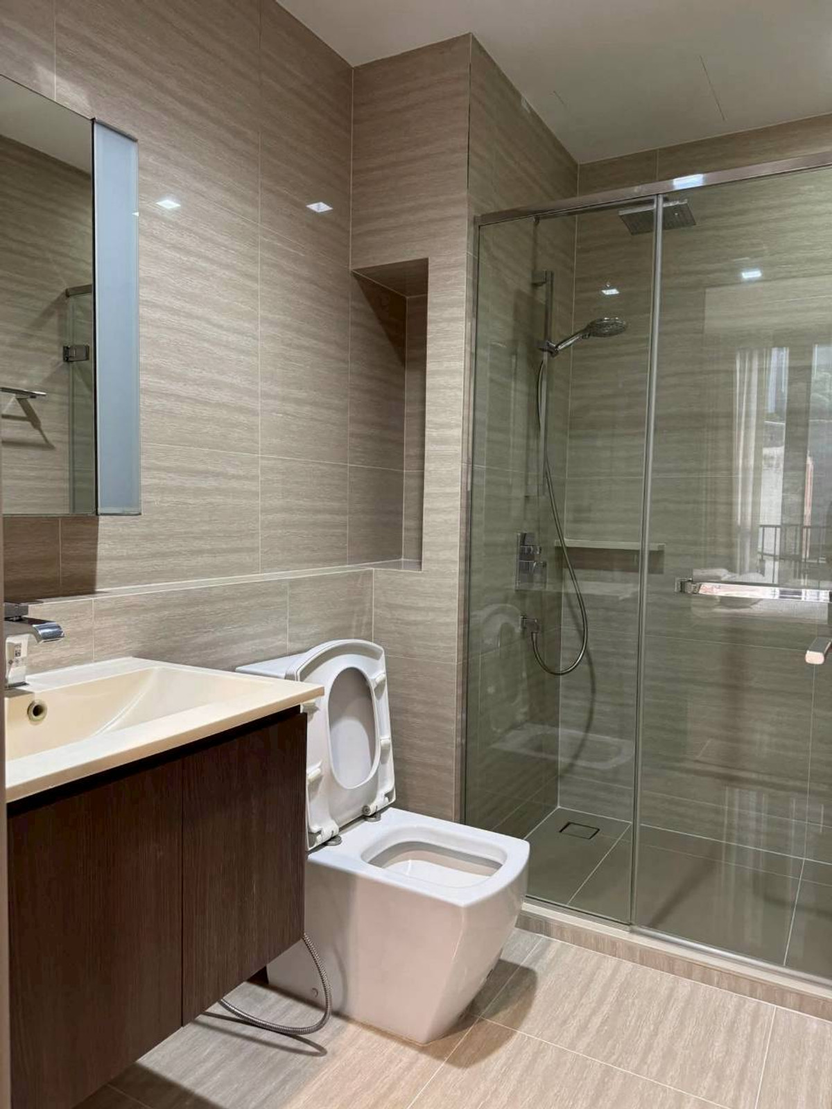 ให้เช่าคอนโดพระราม 9 เพชรบุรีตัดใหม่ RCA : ✅ LAS132 ✅ Line : @p2nproperty