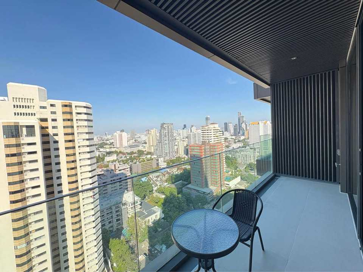 CondoSukhumvit, Asoke, Thonglor : Luxury condo at Vittorio Sukhumvit 39, convenient travel, close to BTS, shuttle available, beautifully decorated room, fully furnished, ready to move in!!
