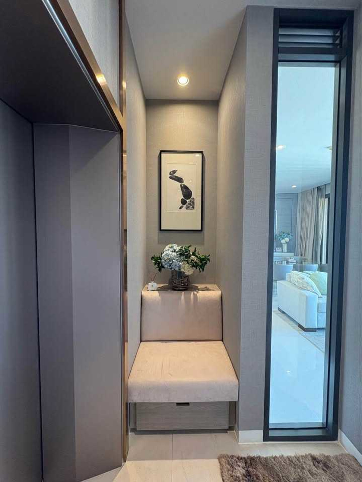 CondoSukhumvit, Asoke, Thonglor : Luxury condo at Vittorio Sukhumvit 39, convenient travel, close to BTS, shuttle available, beautifully decorated room, fully furnished, ready to move in!!