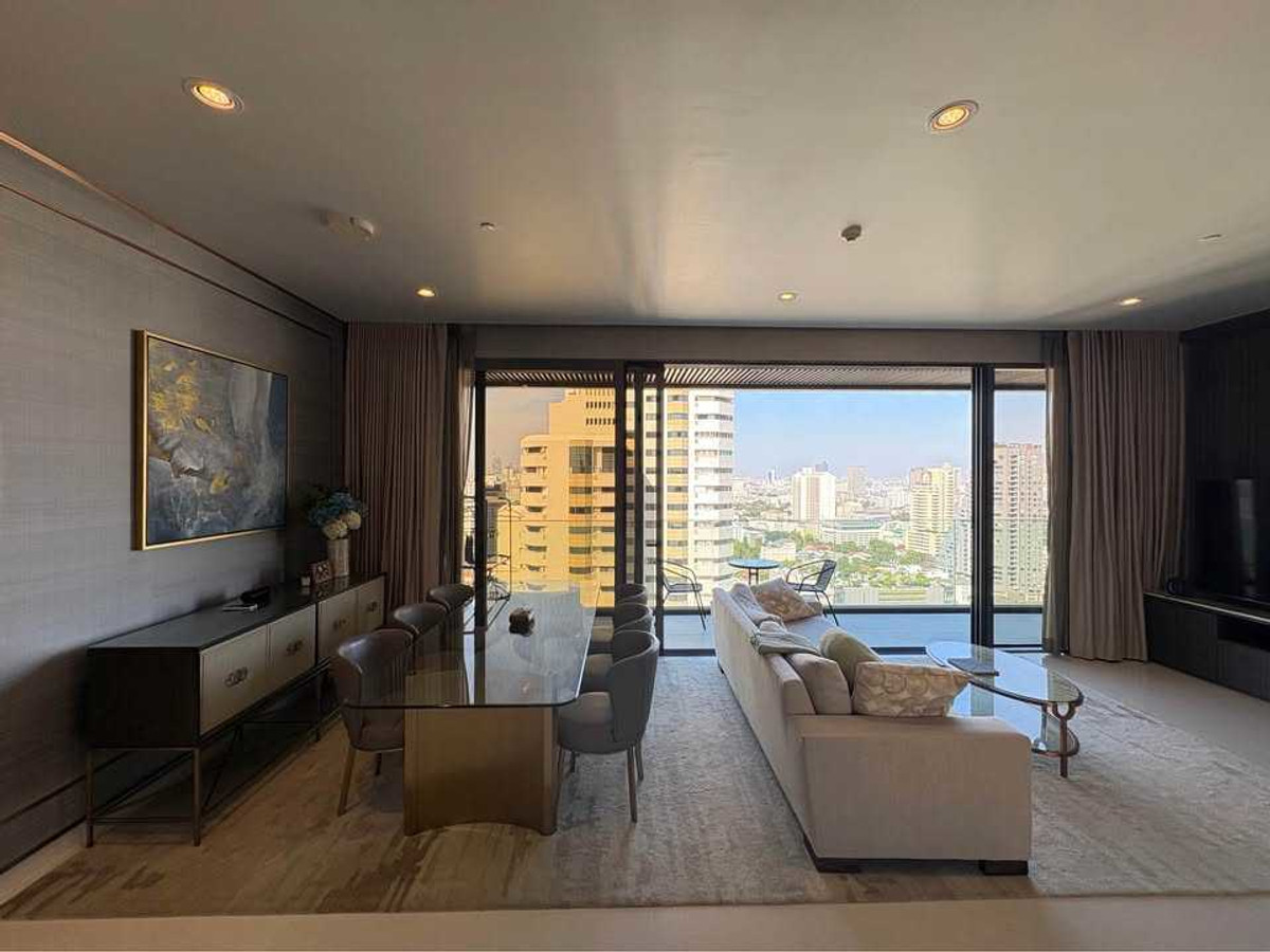 CondoSukhumvit, Asoke, Thonglor : Luxury condo at Vittorio Sukhumvit 39, convenient travel, close to BTS, shuttle available, beautifully decorated room, fully furnished, ready to move in!!