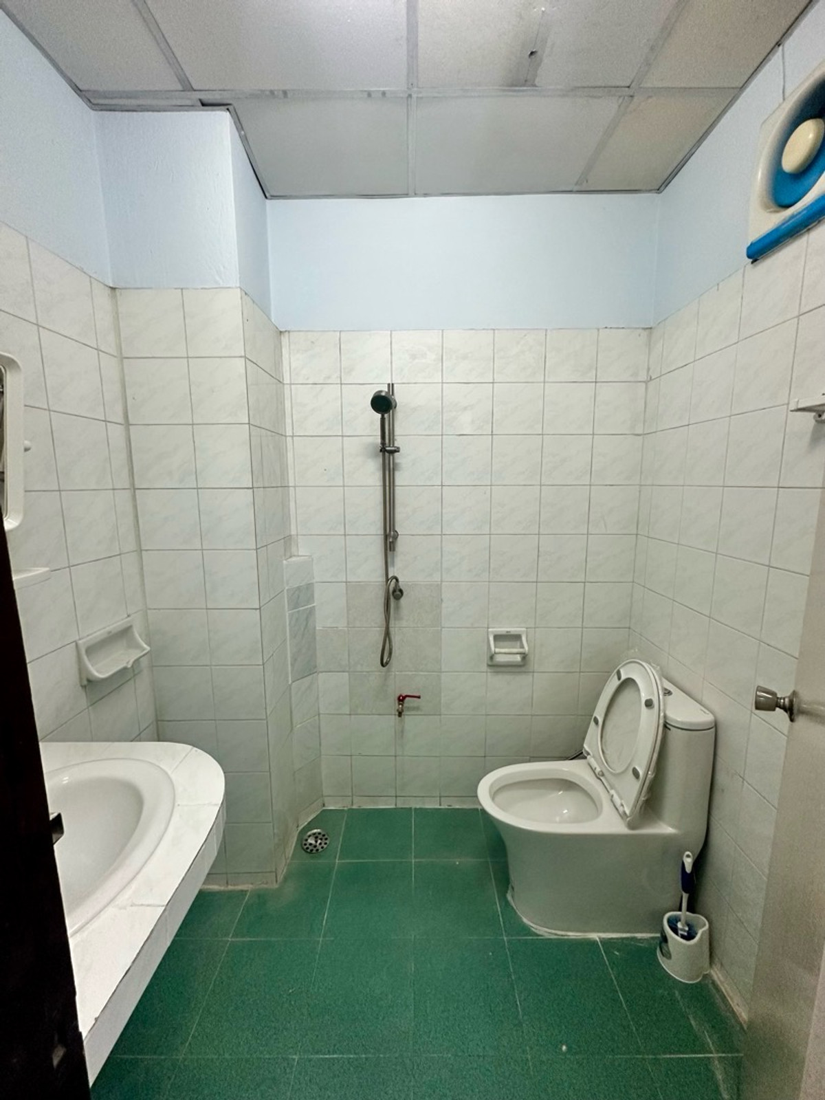 For RentShop HouseSamut Prakan,Samrong : 6-story commercial building with private parking for 5 cars!!